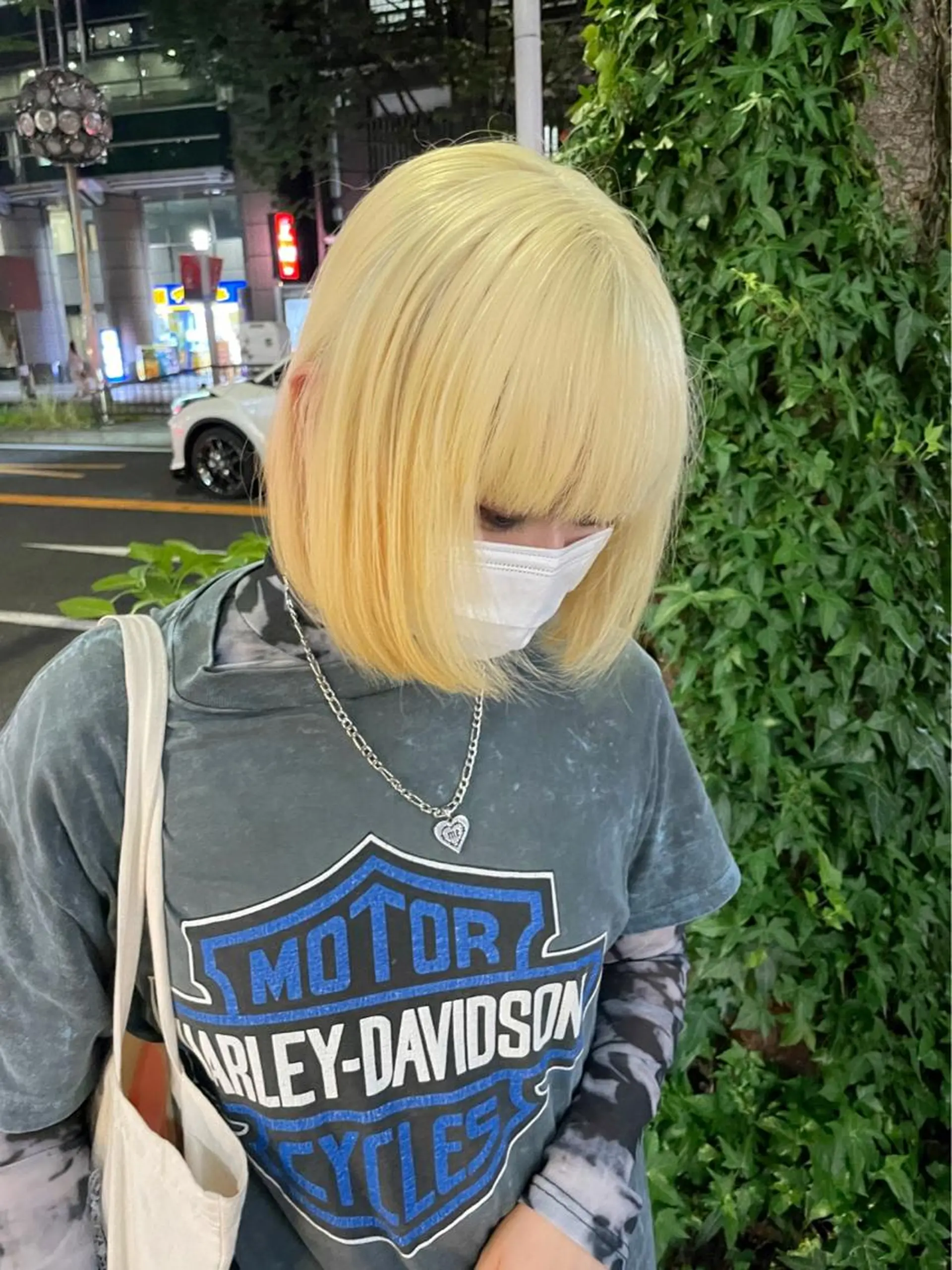 ミディアム インク 美容院のヘアスタイル