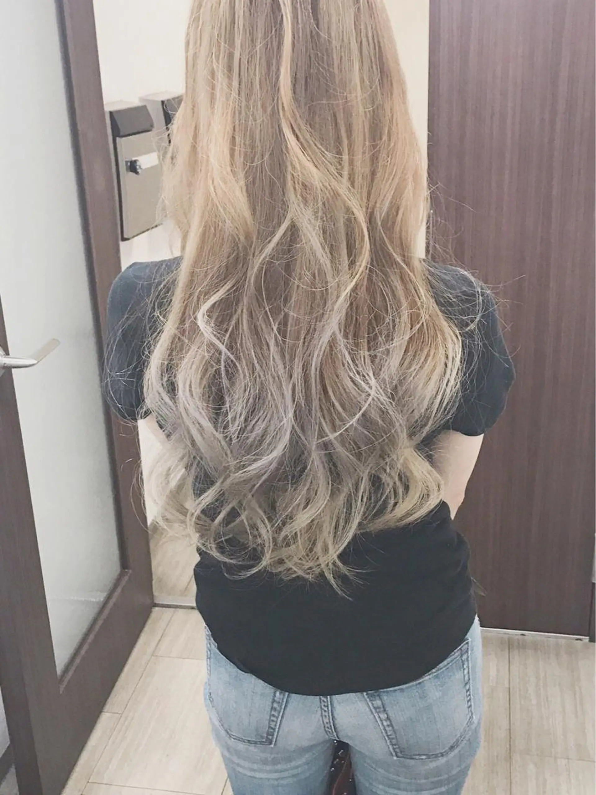 ロング カラー ハイライトカラー ハイライト ヤナ マネージャーのヘアスタイル