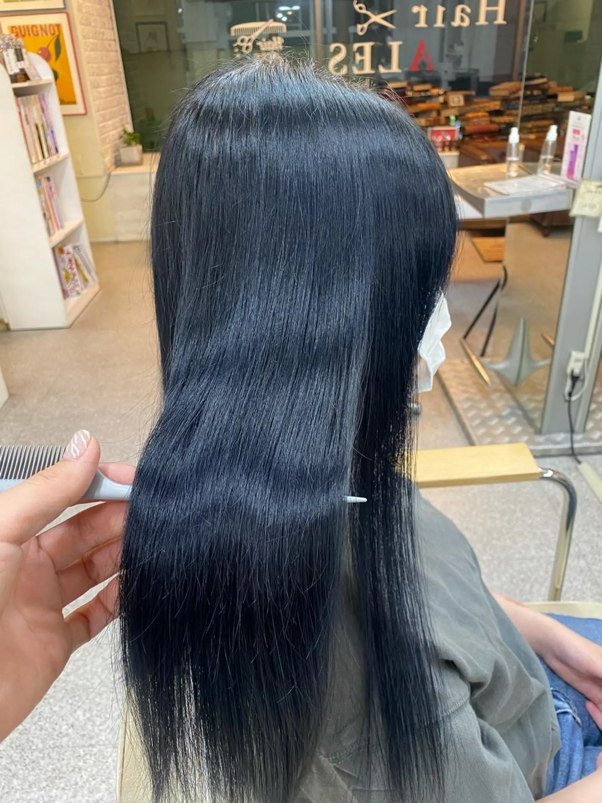 ロング カラー ネイビーカラー エクステ ハイトーン 💭黒崎ハルカのヘアスタイル