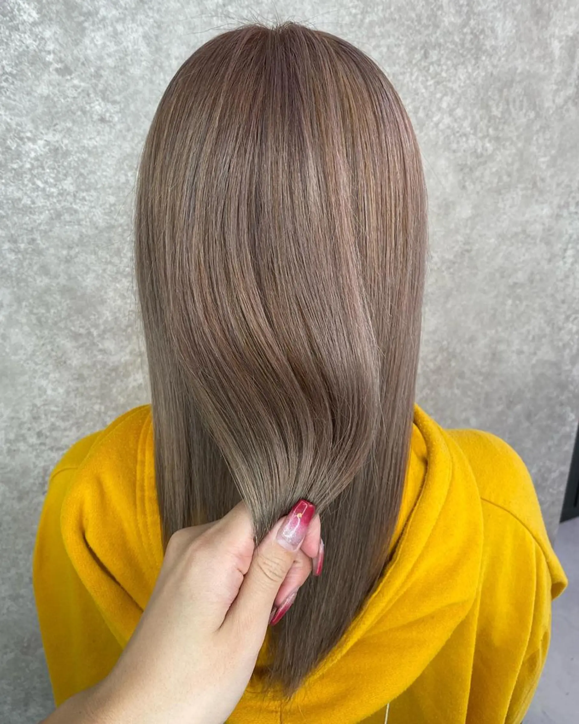 ロング カラー ベージュカラー ハイトーンカラー ミルクティーベージュ 髪質改善 UNDER vr 【アンダーバー】のヘアスタイル