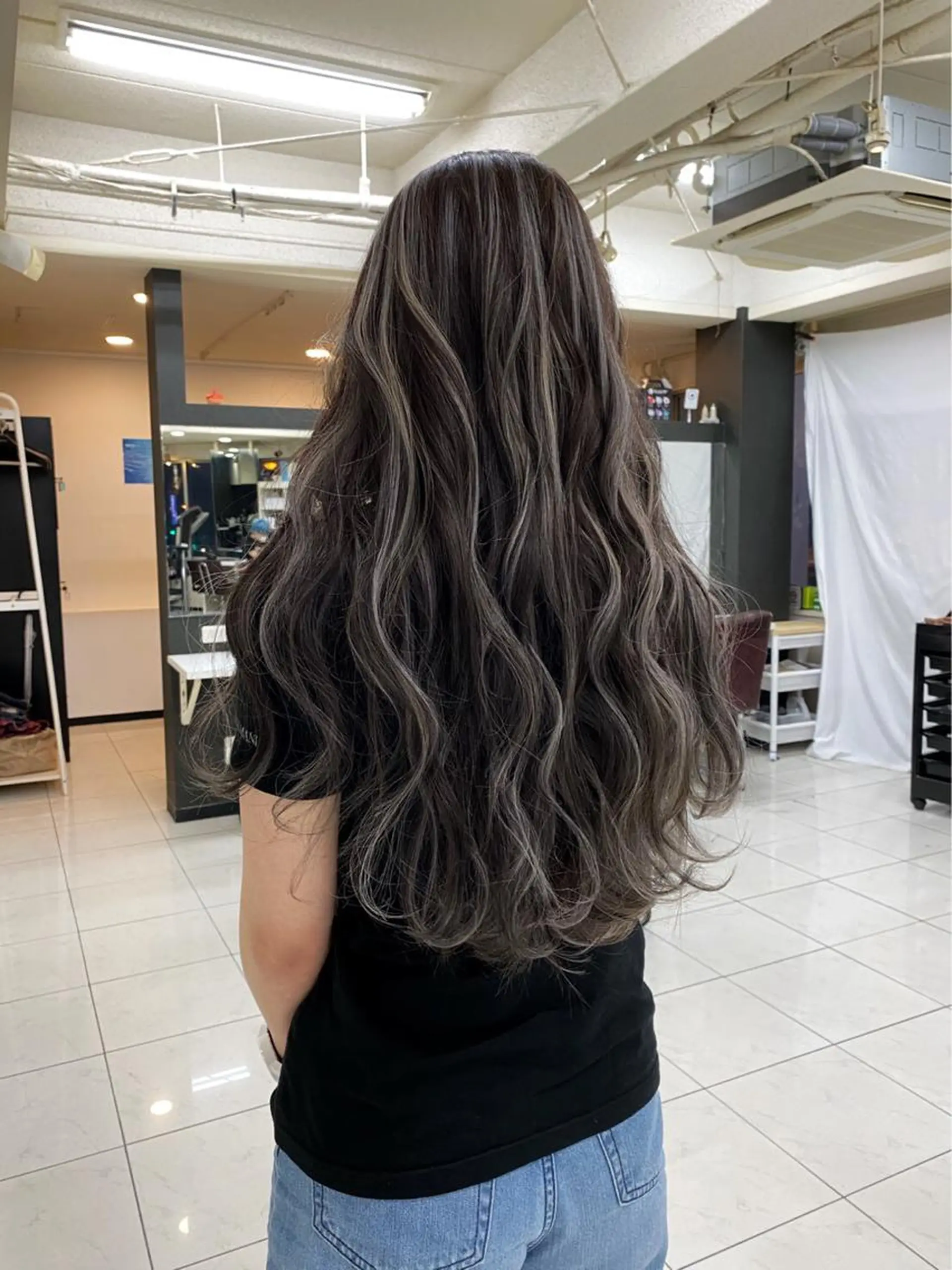 ロング 有人/バレイヤージュ /シャドールーツのヘアスタイル