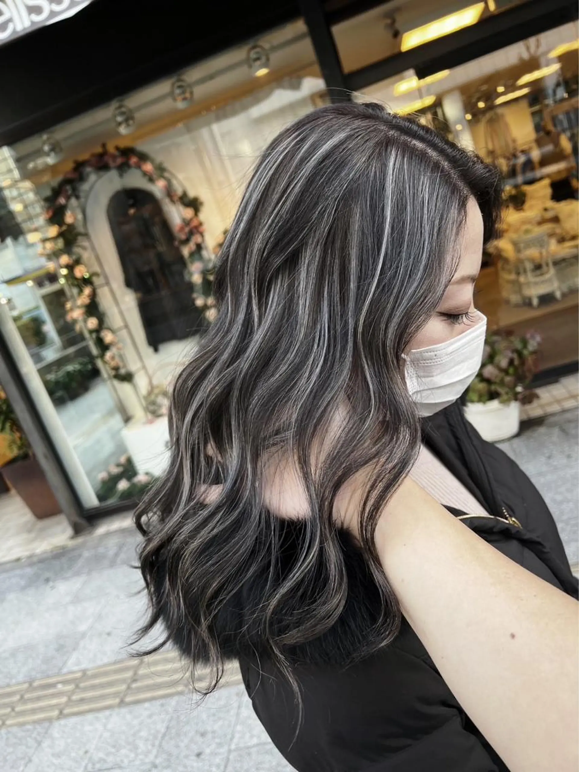 ロング カラー ダークグレー ダークグレージュ グレージュ ハイライトカラー ハイライト ヘアカラー トリートメント 指名数No.1 /NAOYAのヘアスタイル