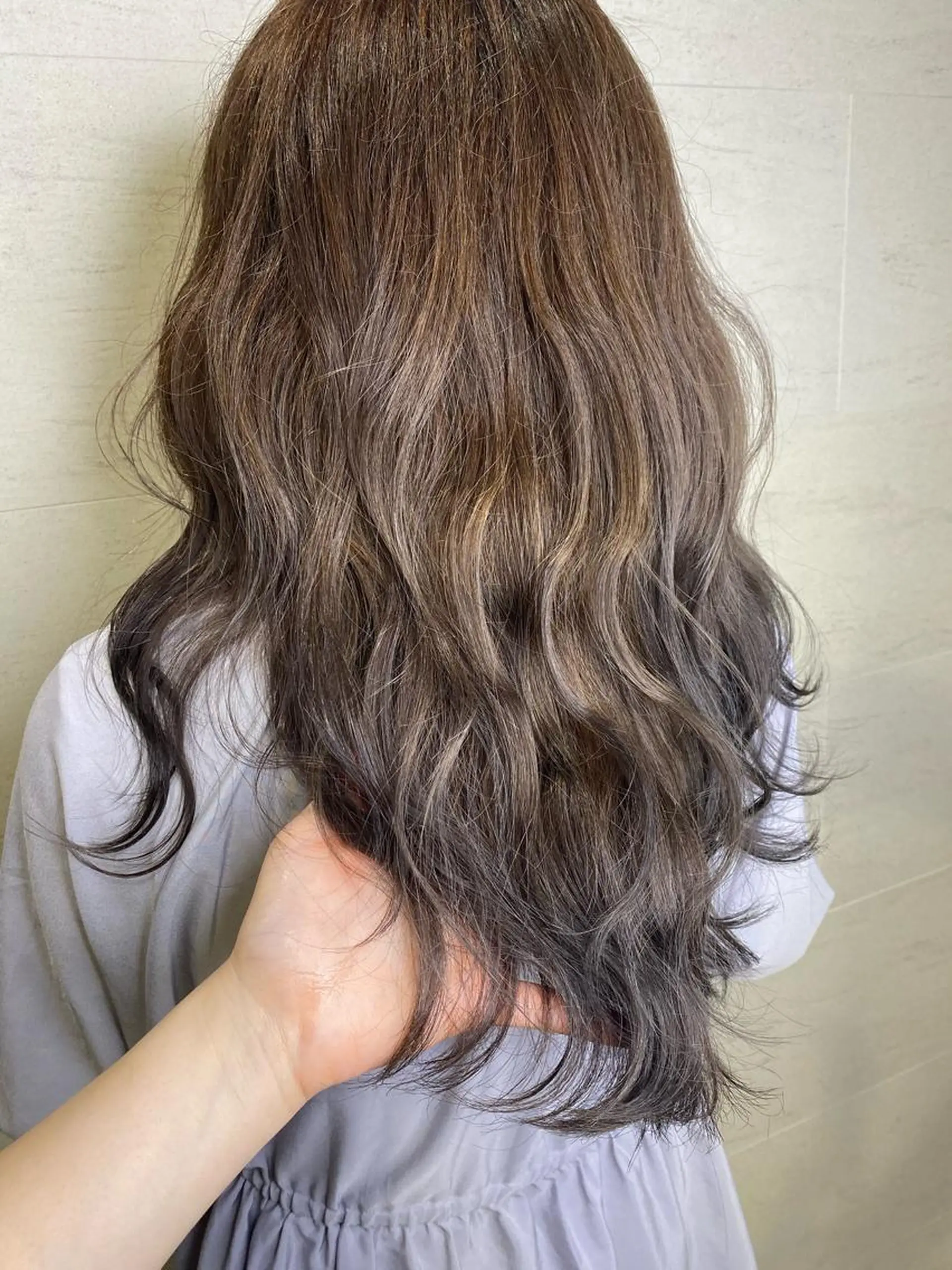 カラー 透明感カラー グレージュ ハイライトカラー 大形 誉のヘアスタイル