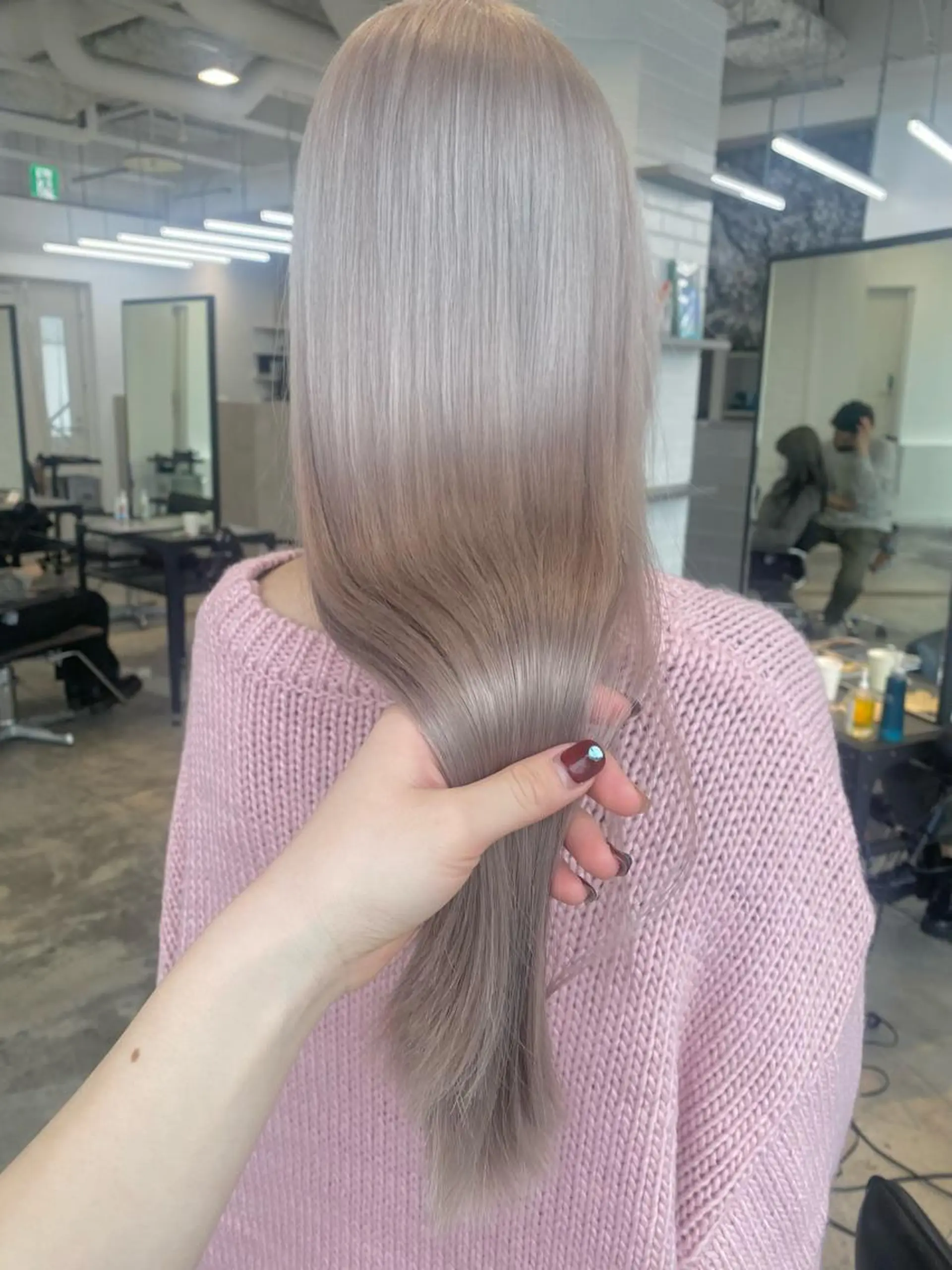 ロング カラー マツエク・マツパ ベージュカラー ピンクカラー ピンクベージュ シルバー シルバーベージュ ヘアカラー トリートメント 🎨ハイトーン/ 切りっぱなし みつきのヘアスタイル