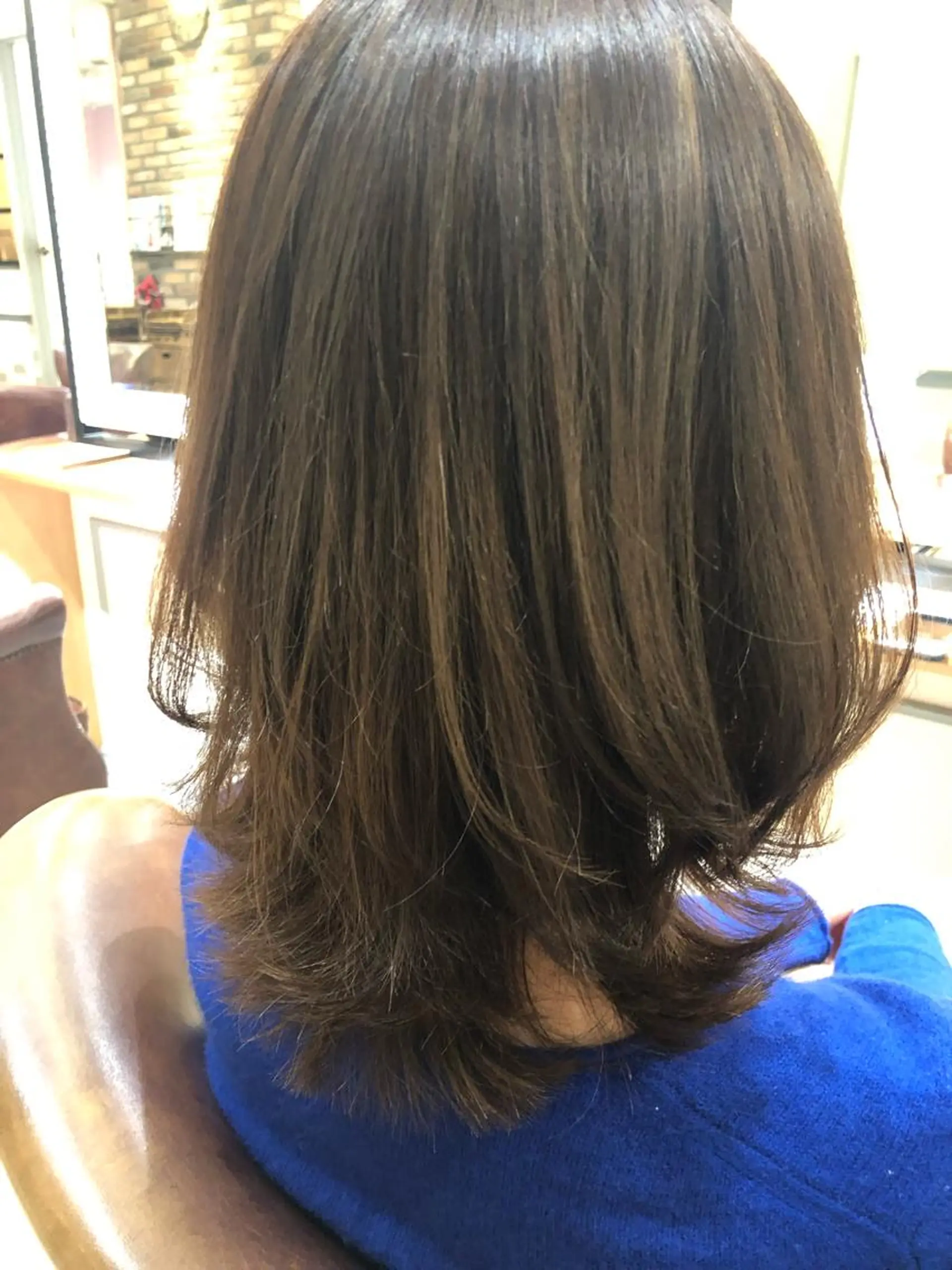 ミディアム カラー ミディアムレイヤー レイヤーカット 外ハネヘア ✳︎SERA✳︎ 平日のみご案内のマツエク・マツパデザイン