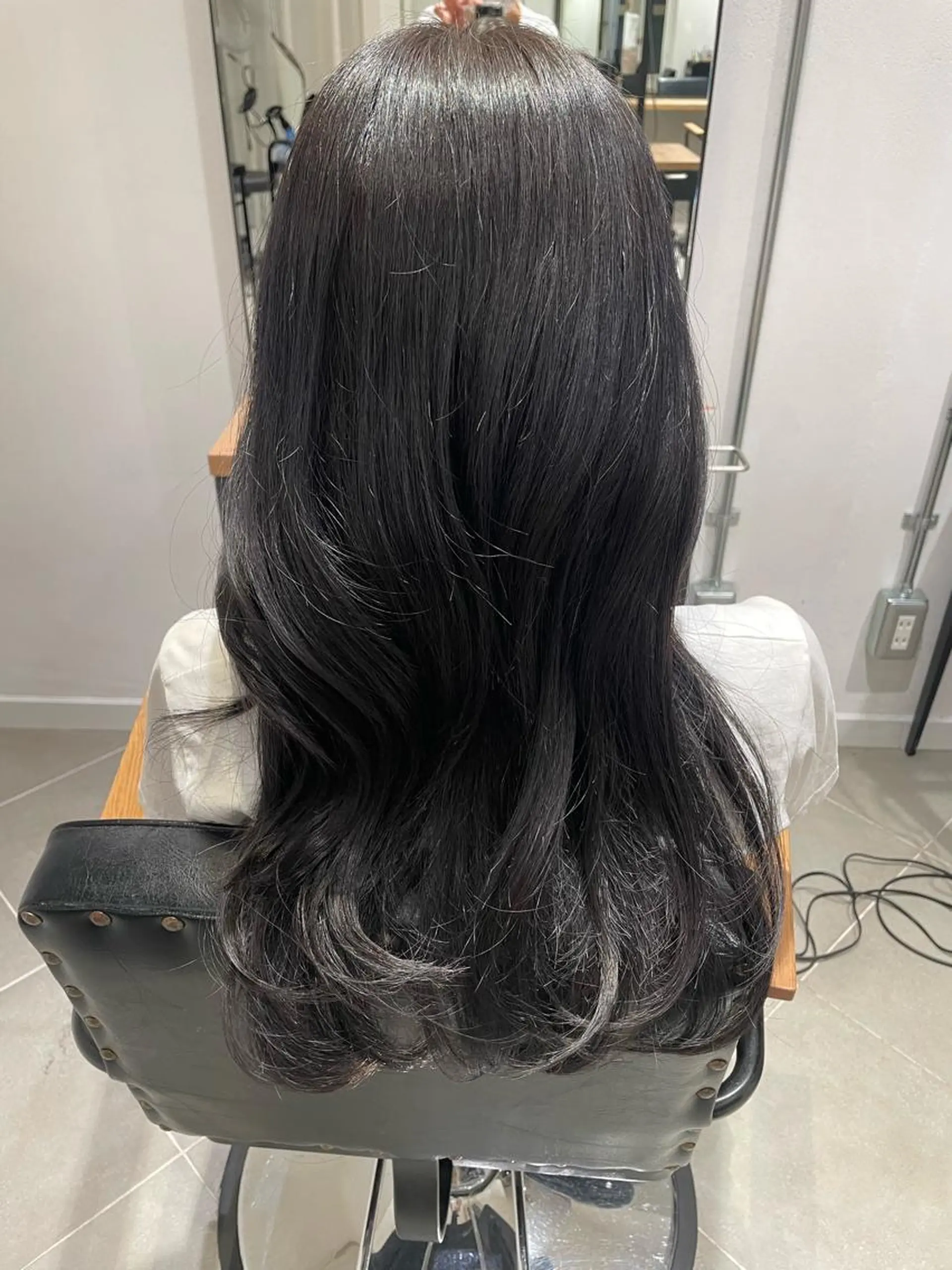 ロング カラー ブリーチ ブルーカラー ブルージュ 透明感カラー グレージュ 戸川凜音 とがわりんねのヘアスタイル