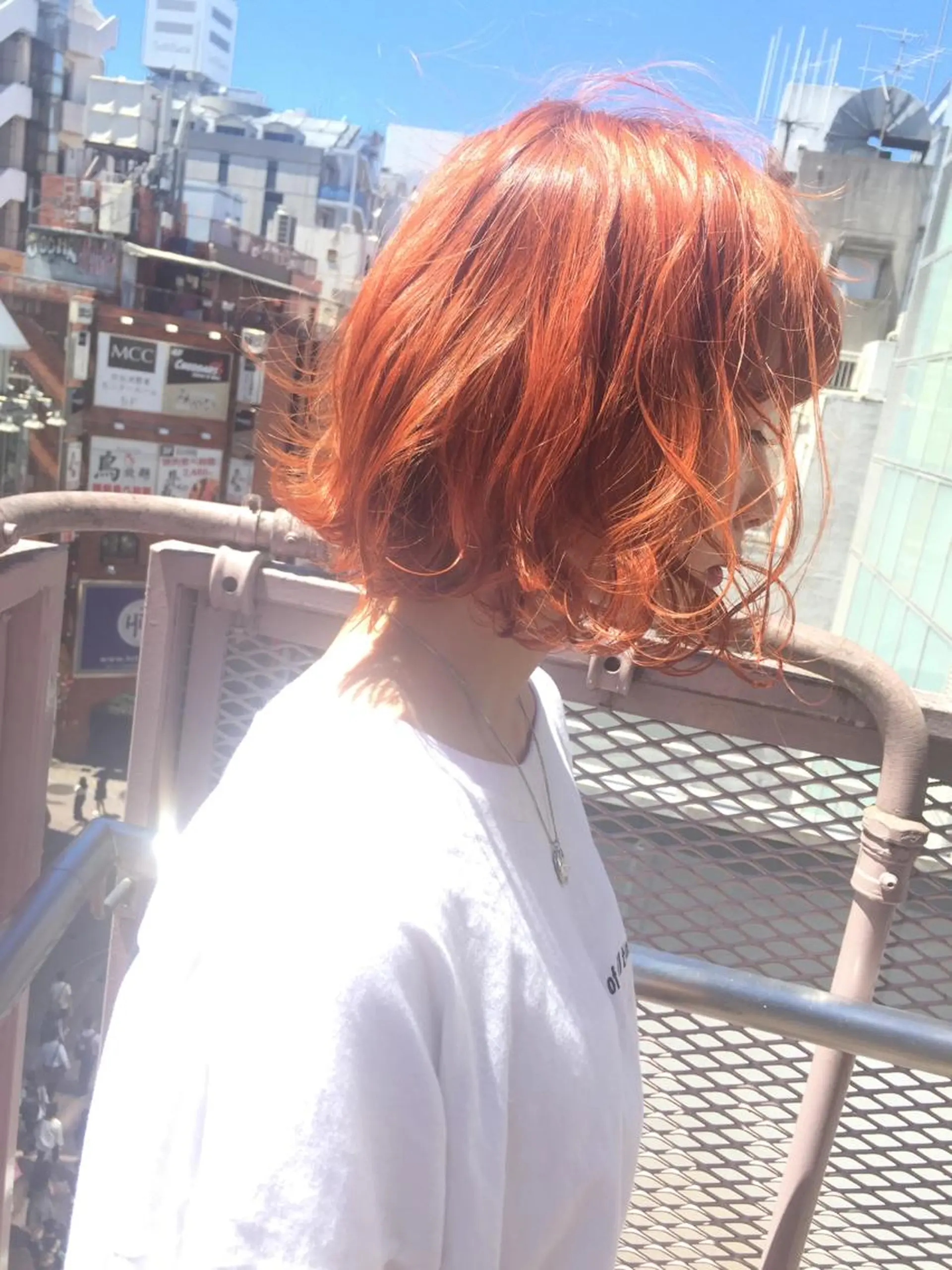 ミディアム カラー ブリーチ オレンジ ホワイト&レイヤーカ ットエクステ長畠俊輔のヘアスタイル