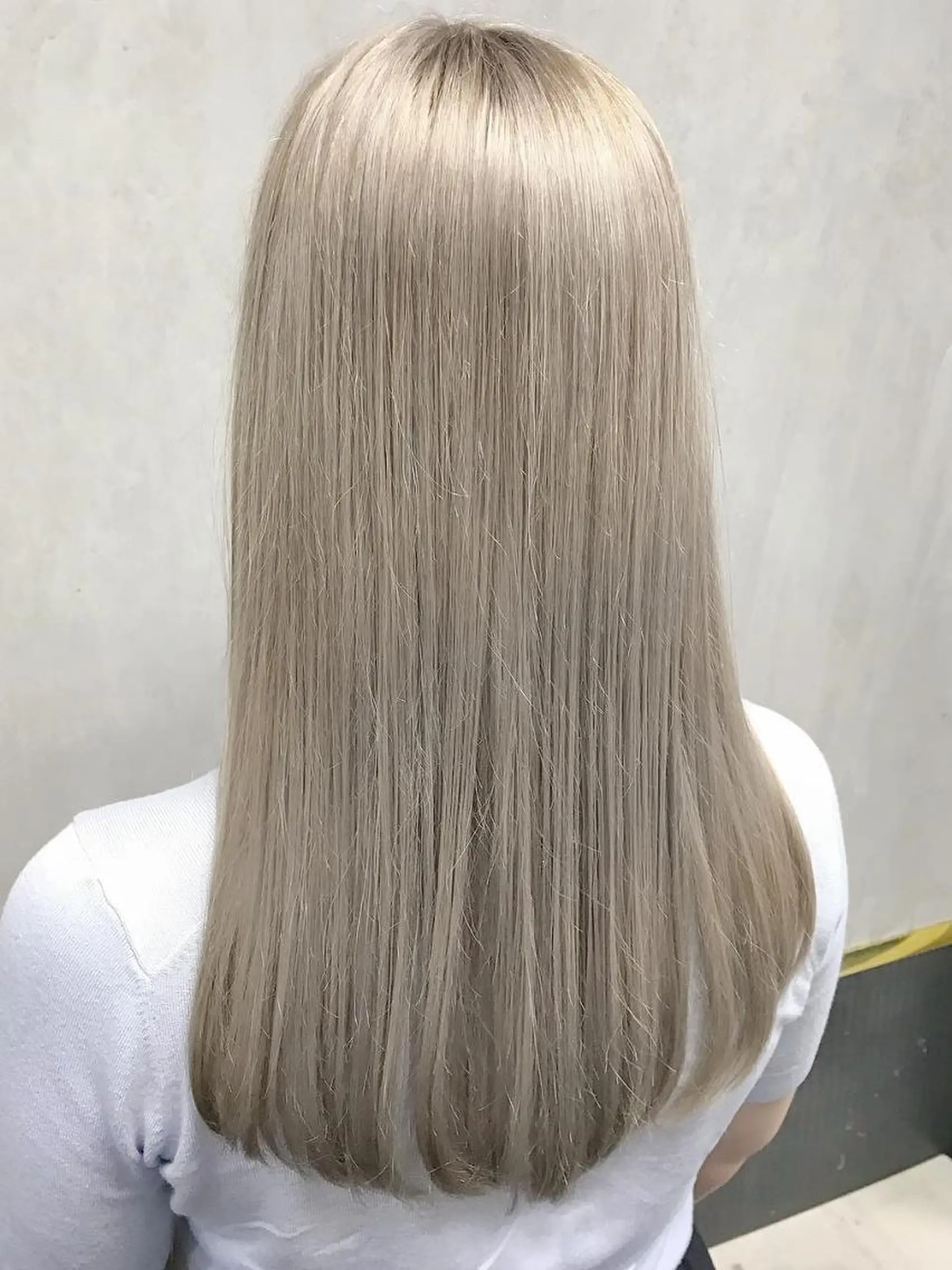 セミロング ヘアアレンジ パーマ カラー セミロングパーマ アディクシーカラー ベージュカラー ブリーチ ケアカラー カット トリートメント ヘアケア特化型サロン newi 梅田のヘアスタイル