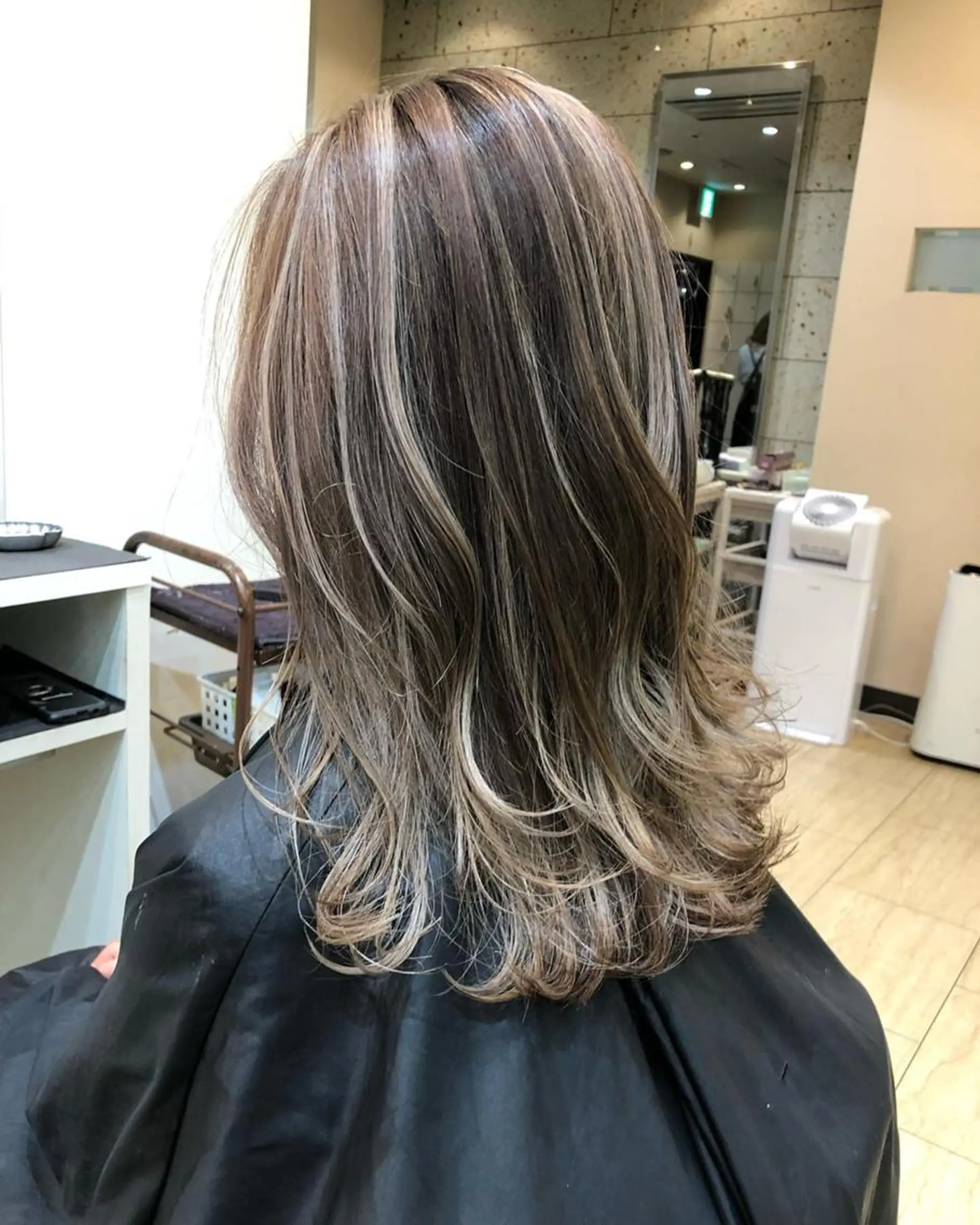 ショート カラー パーマ ヘアアレンジ メンズ メンズバレイヤージュ メンズブリーチ メンズハイライト メンズハイトーン メンズインナーカラー yasu ヤスのヘアスタイル