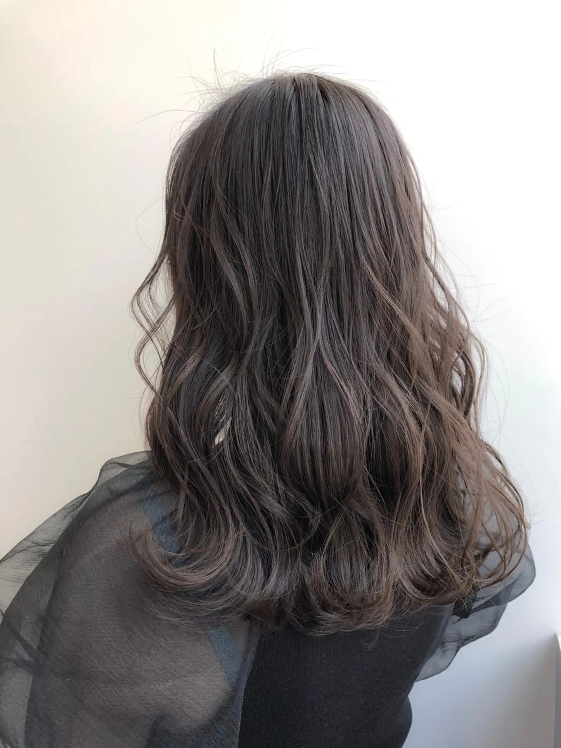 セミロング カラー グレージュ ハイライトカラー シアーグレージュ ハイライト 【透明感、艶髪】西村 有司のヘアスタイル