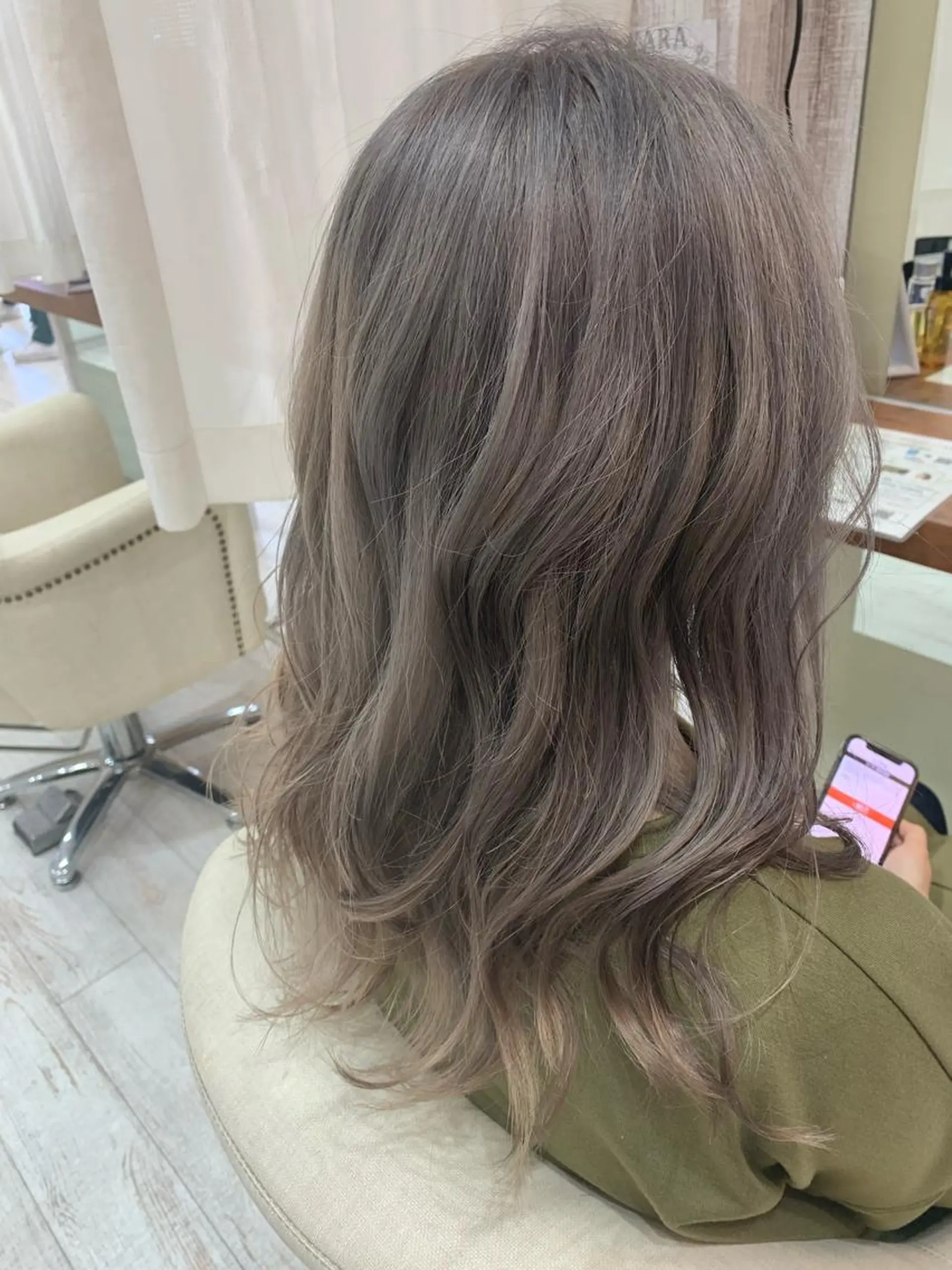 セミロング カラー グレージュ ハイトーンカラー ハイトーングレージュ brace立花 ✂︎ 吉田 茉由のヘアスタイル