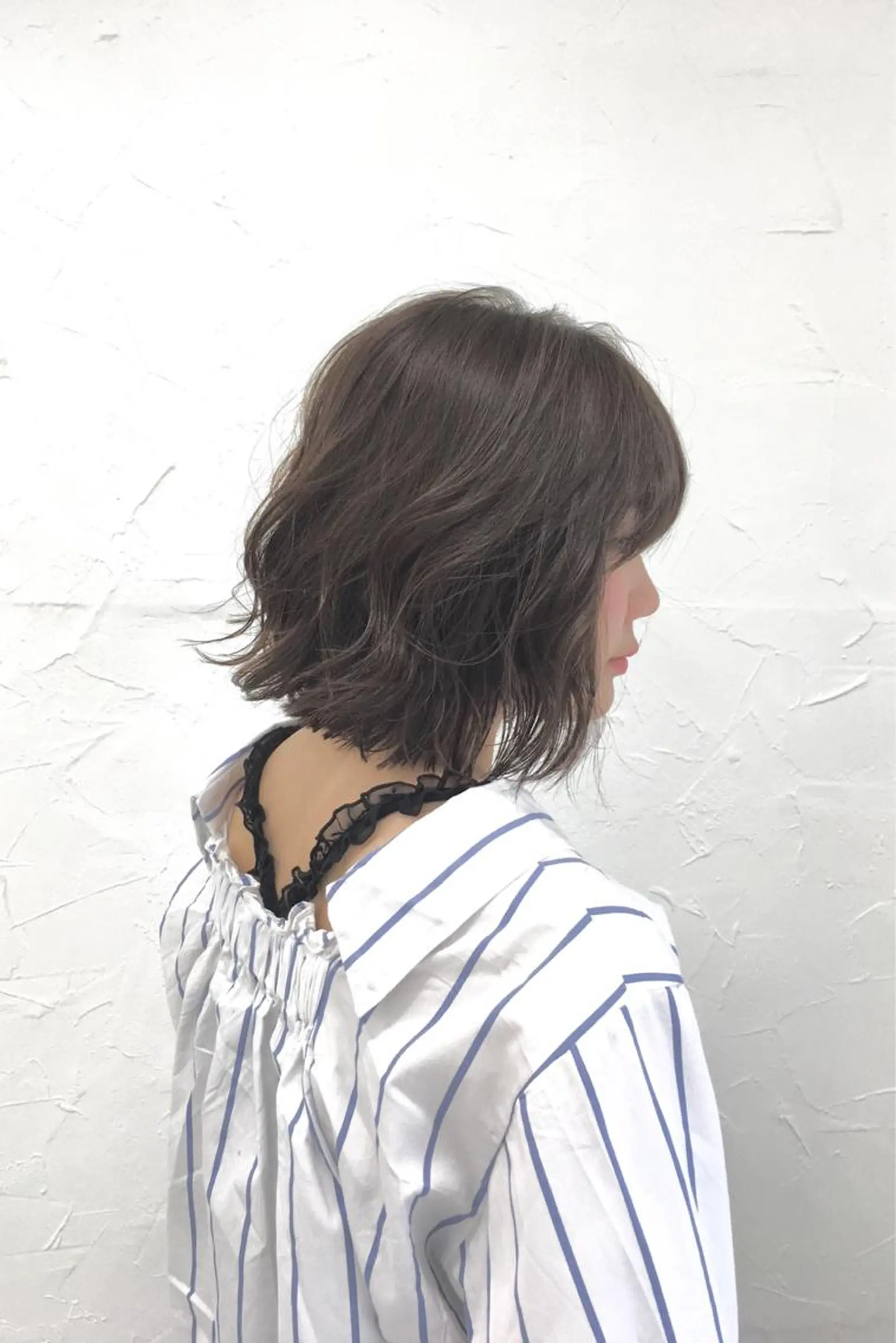ミディアム ヘアアレンジ アッシュ 外ハネヘア 脱！黒髪 ダブルカラー【上野】のヘアスタイル