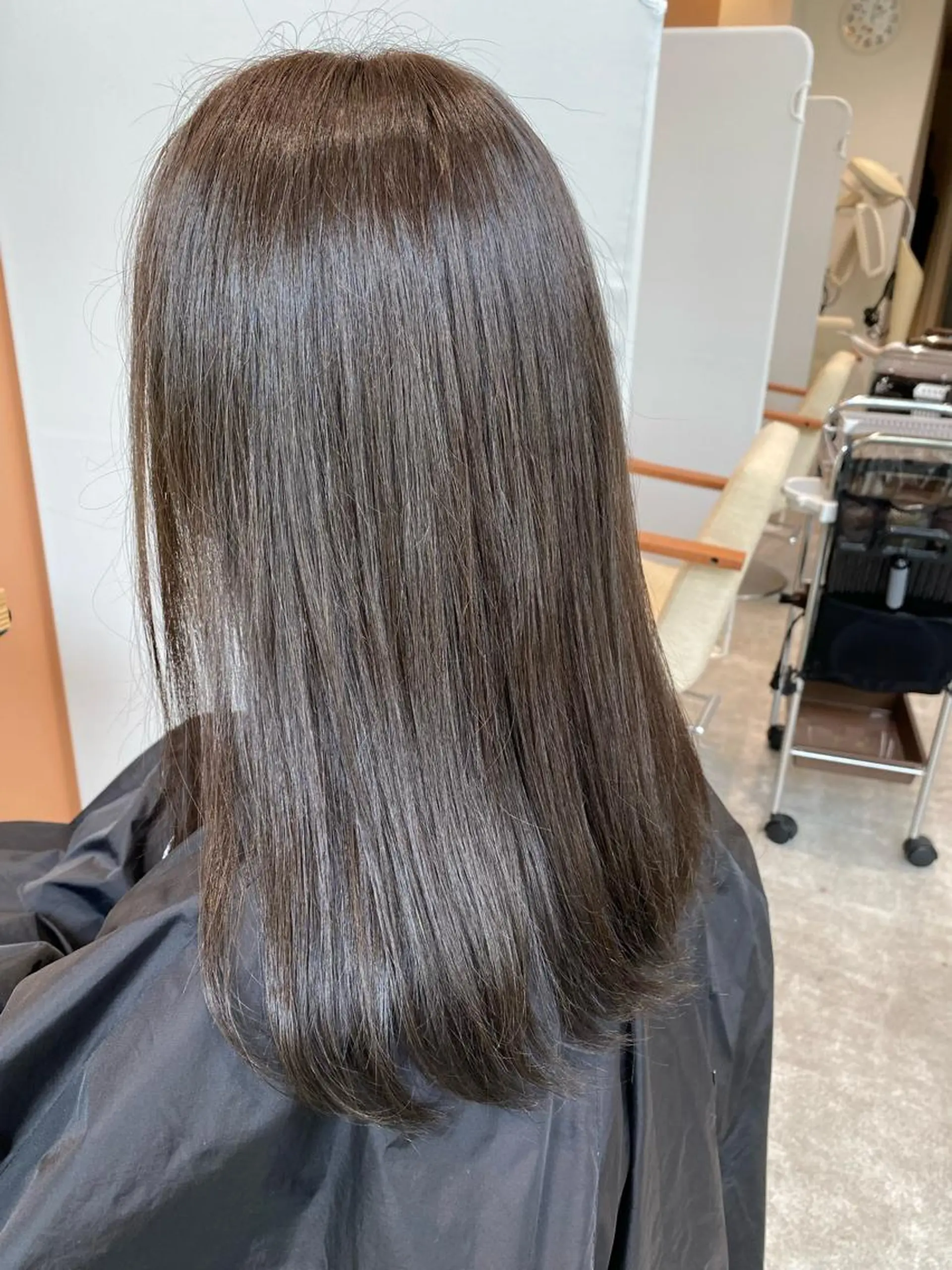 セミロング カラー グレージュ イルミナカラー ヘアカラー 山口 惇史のヘアスタイル