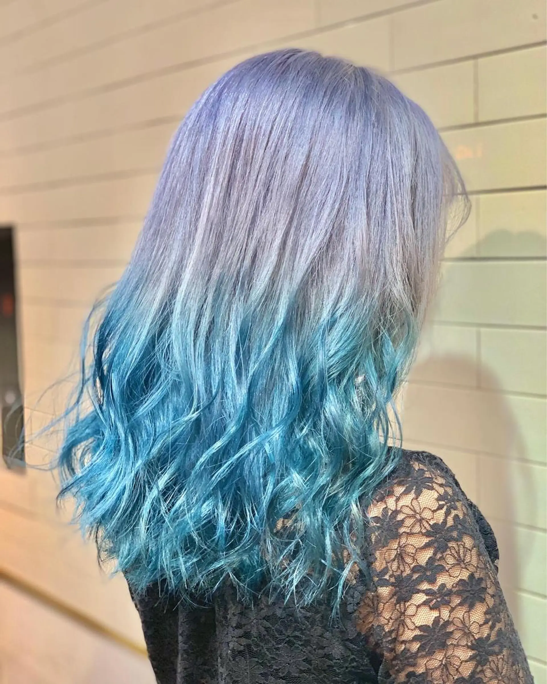 ミディアム カラー ヘアアレンジ ブリーチ ブルーカラー ケアブリーチ ダブルカラー グラデーションカラー ヘアカラー 髪質改善×ハイトーン 中田啄也のヘアスタイル