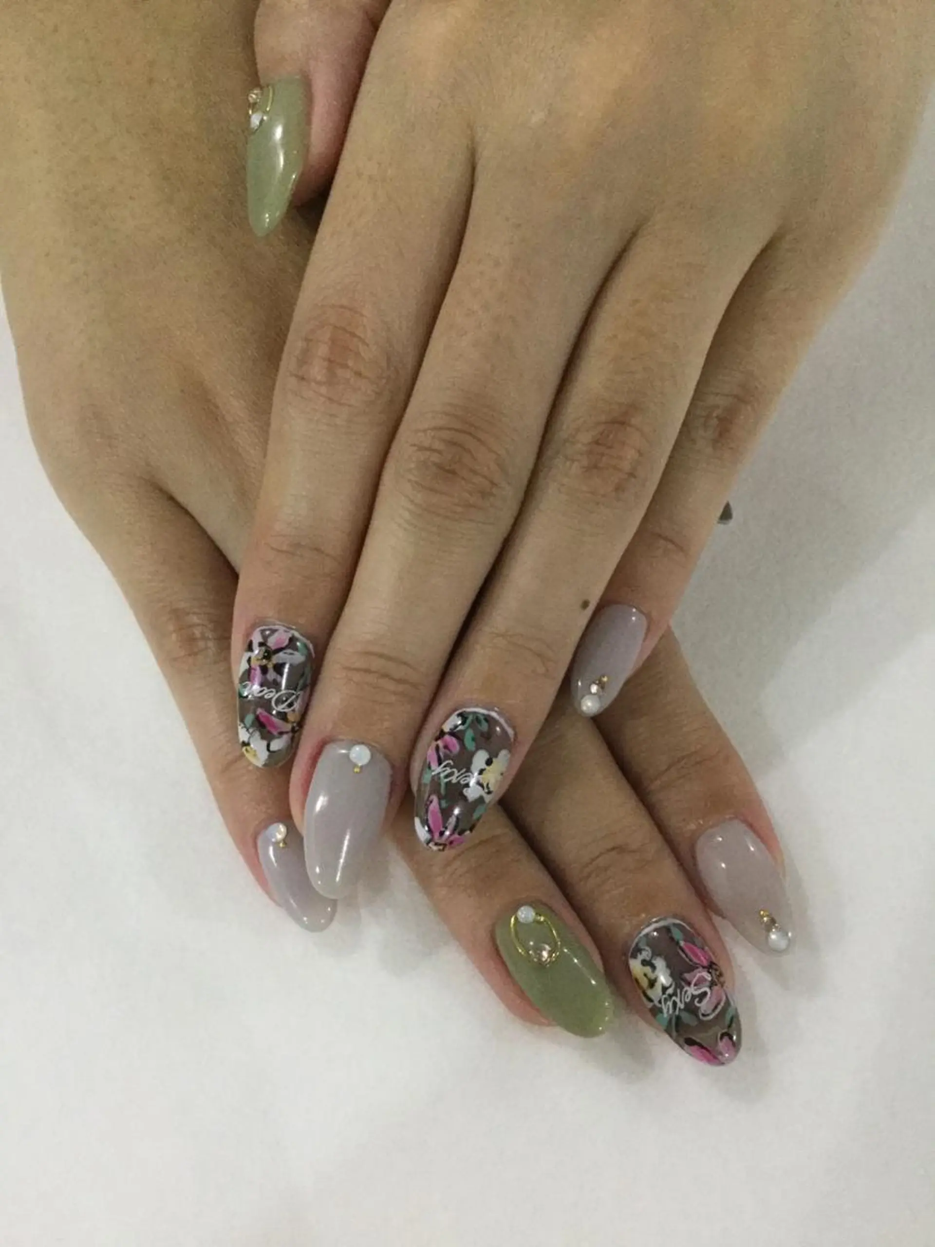 ネイル ハンドネイル 💎🐰 saki. m 🐰💎のネイルデザイン