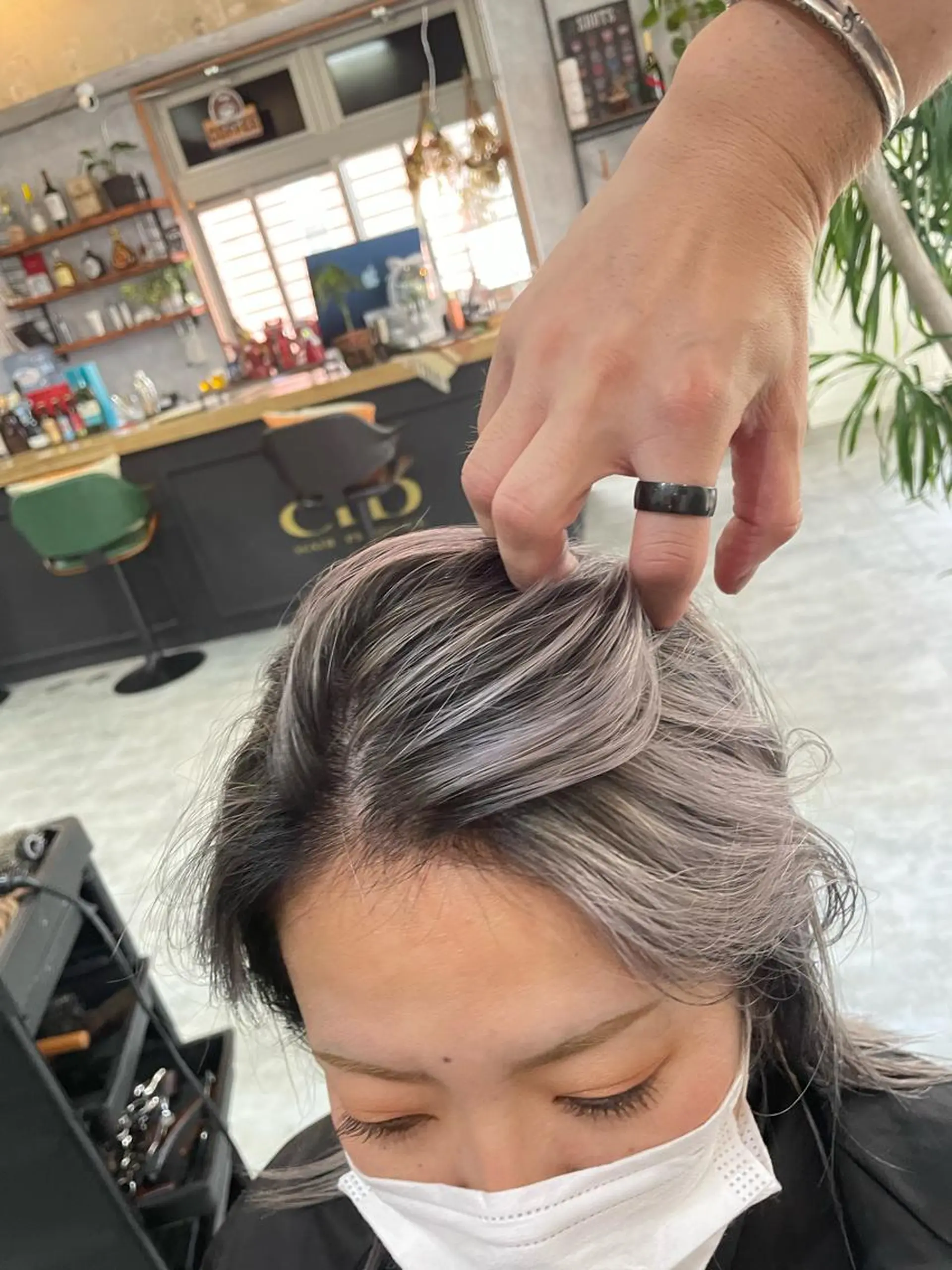ミディアム andKおもろまち店 艶ダブルカラー✨のヘアスタイル
