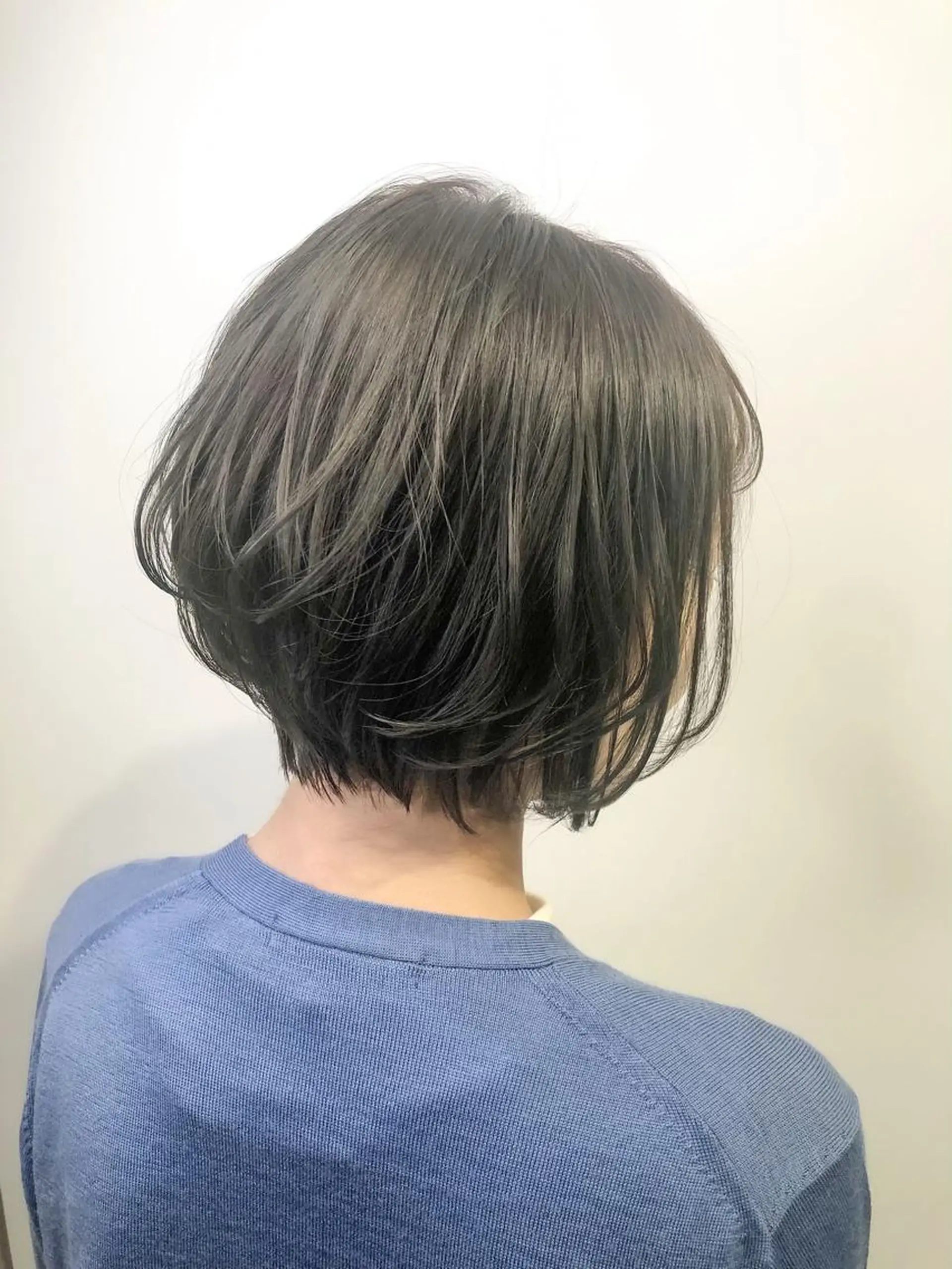 ショート アッシュ 佐藤 結花のヘアスタイル