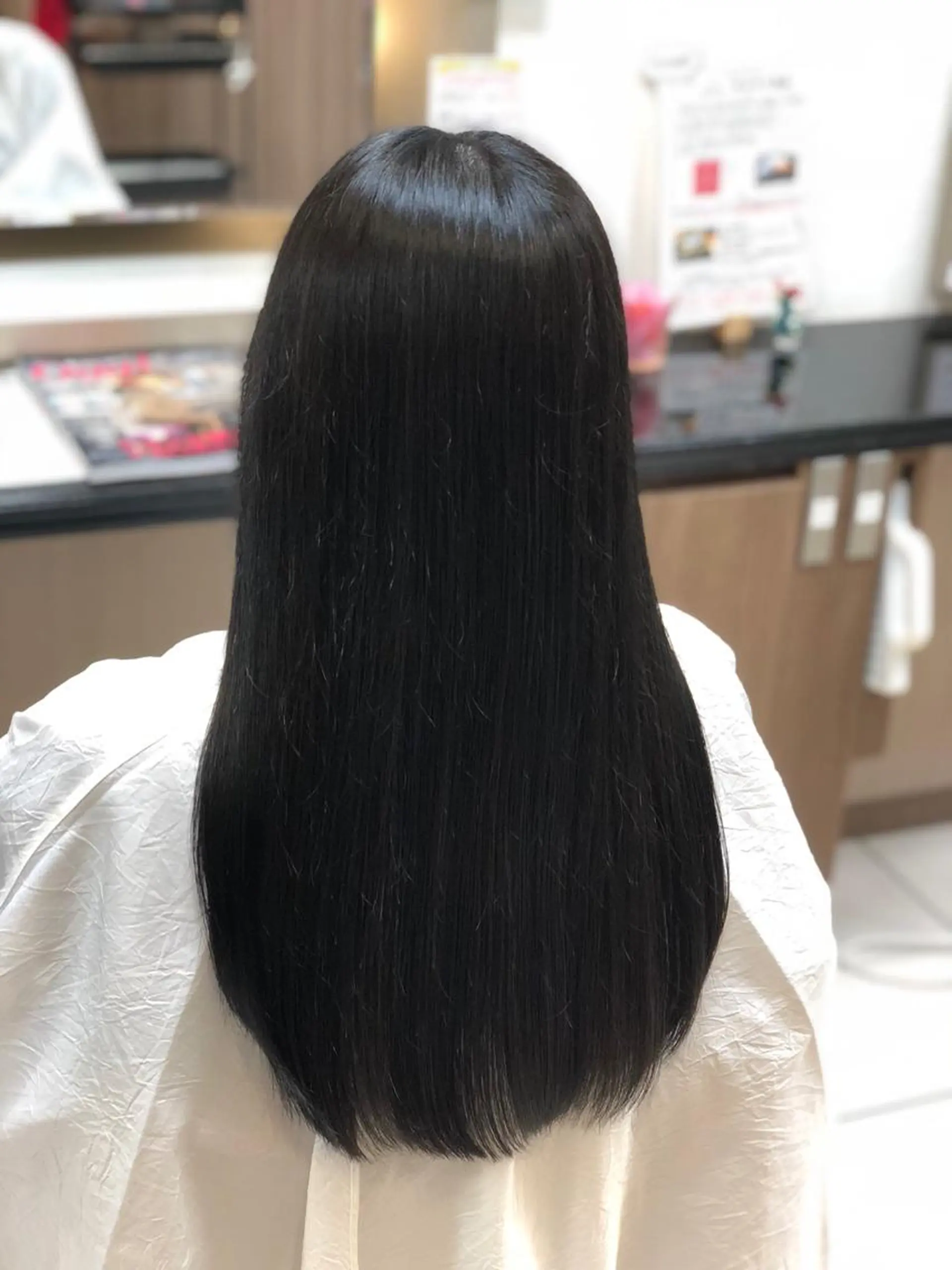 カラー 黒髪 ブルーカラー ブルーブラック イルミナカラー 船戸 靖子のヘアスタイル