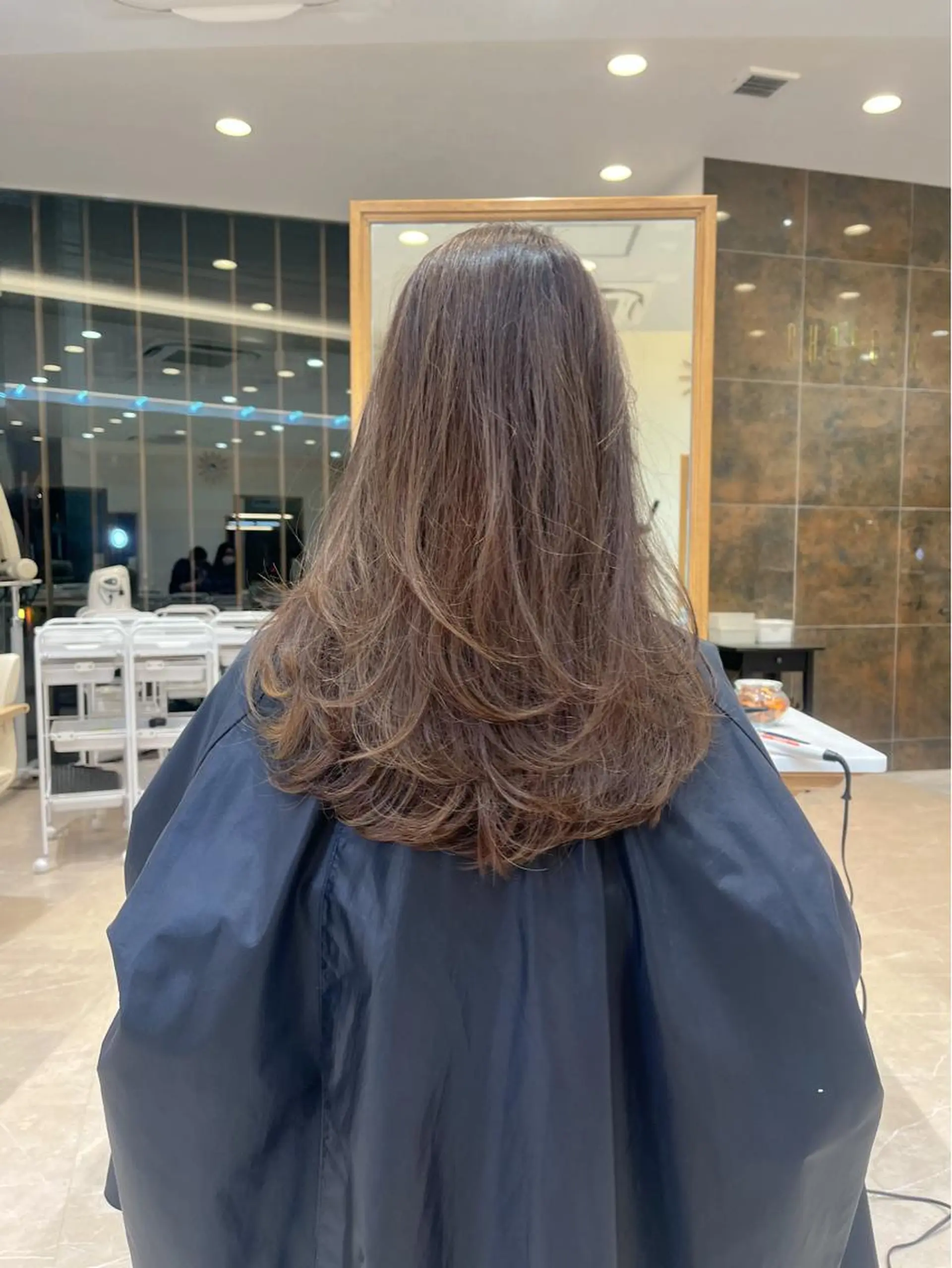 ミディアム カラー 透明感カラー グレージュ レイヤーカット カット ヘアカラー トリートメント ミタニ/髪質改善 /レイヤーカットのヘアスタイル