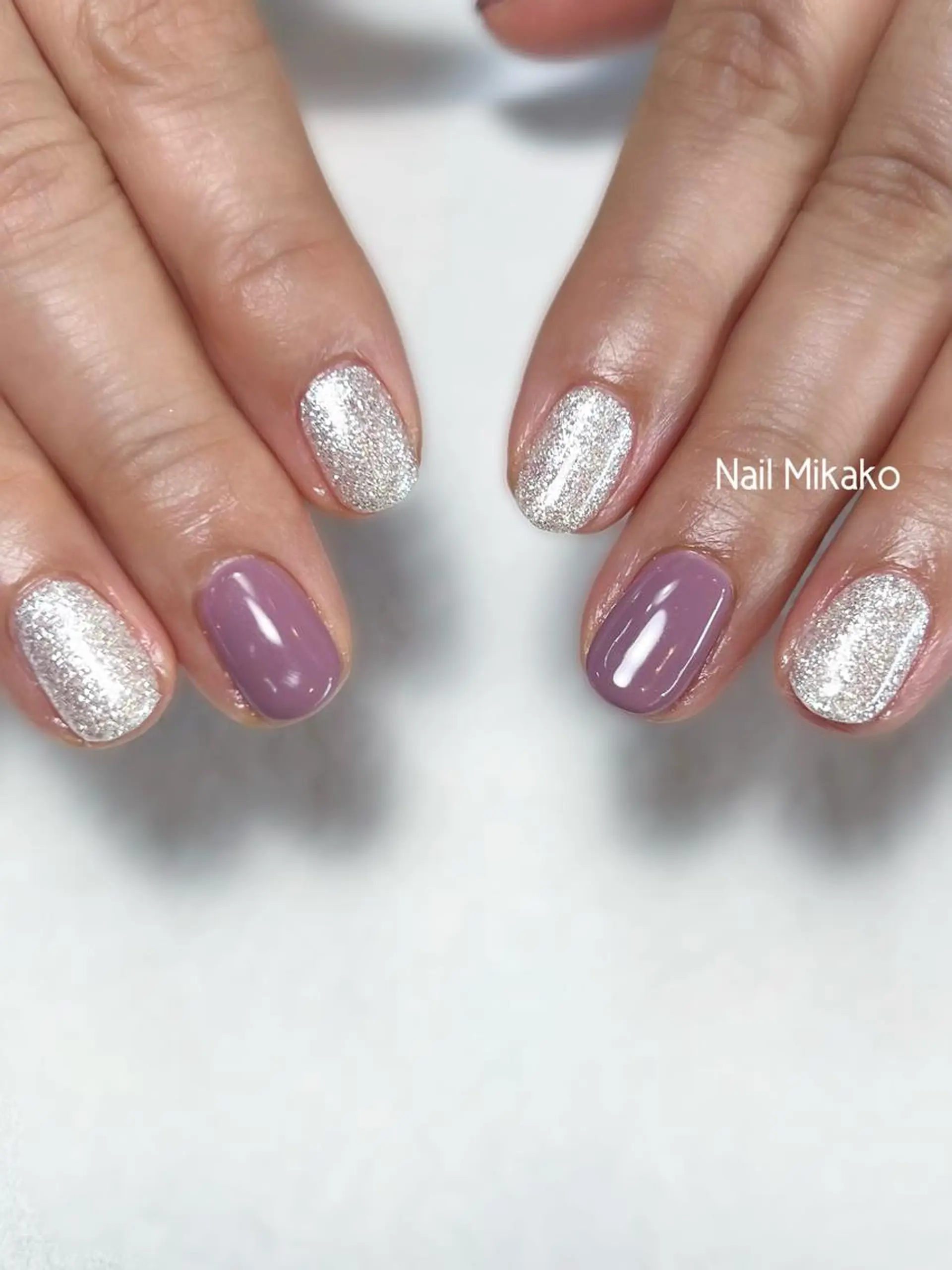 ネイル ラメ(グリッター) ワンカラーネイル シルバー シンプルネイル Nail Mikakoのネイルデザイン
