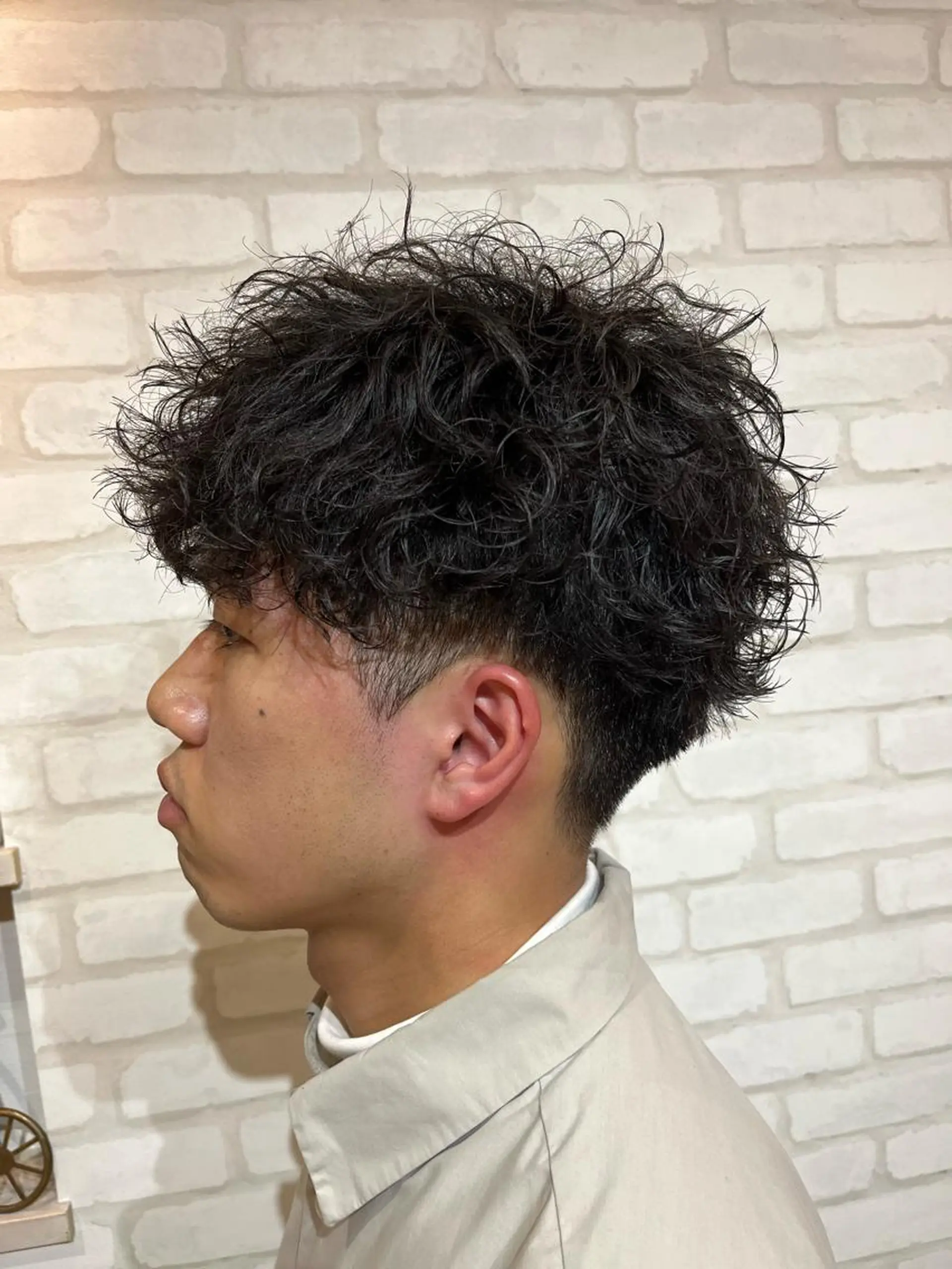 ショート パーマ メンズ メンズパーマ カット パーマ トリートメント 【店長】メンズ職人 短髪　ハイトーン🔥のヘアスタイル