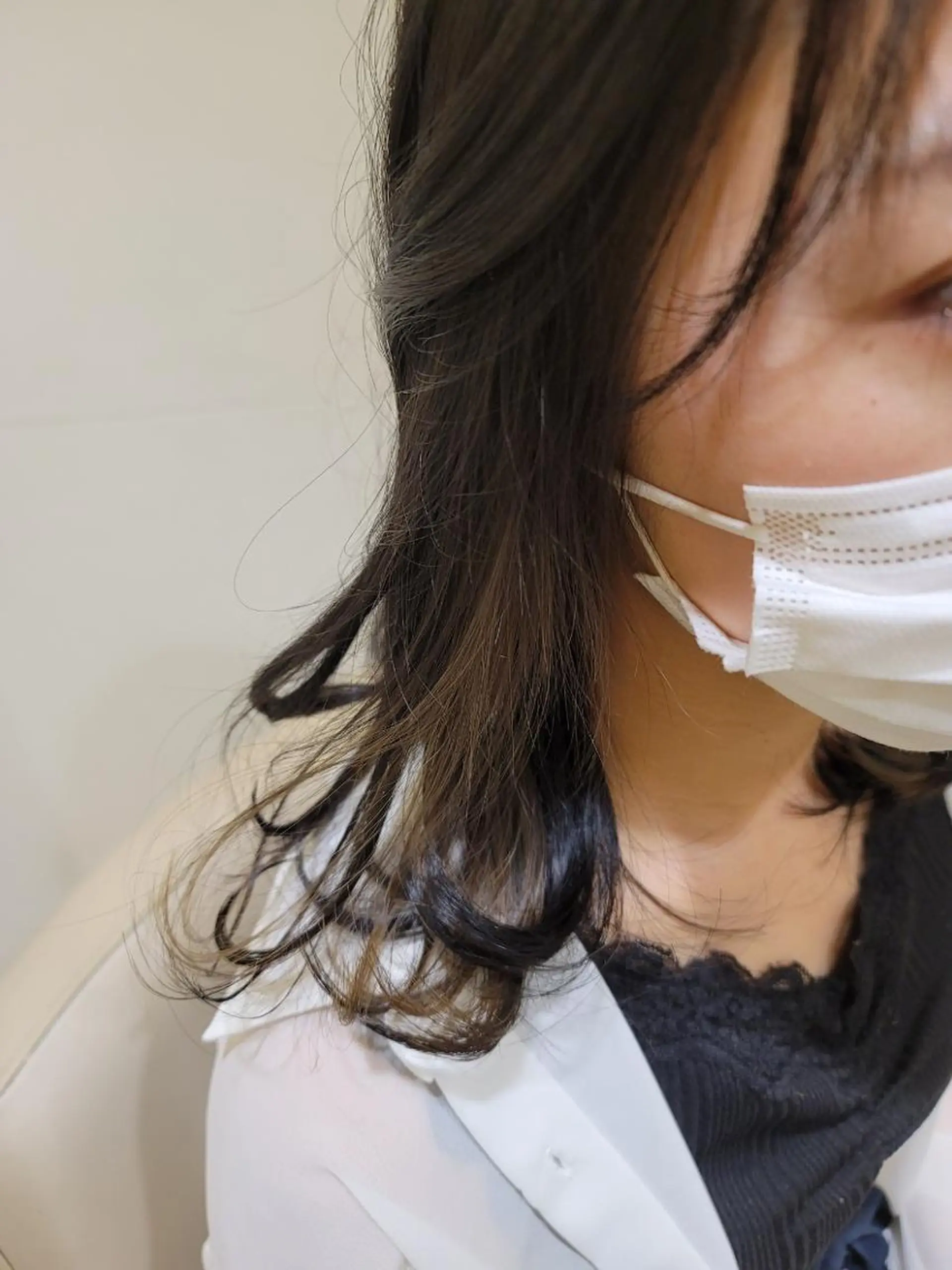 ミディアム カラー ブリーチ イヤリングカラー グレージュ カット ヘアカラー 鈴木 翠のヘアスタイル