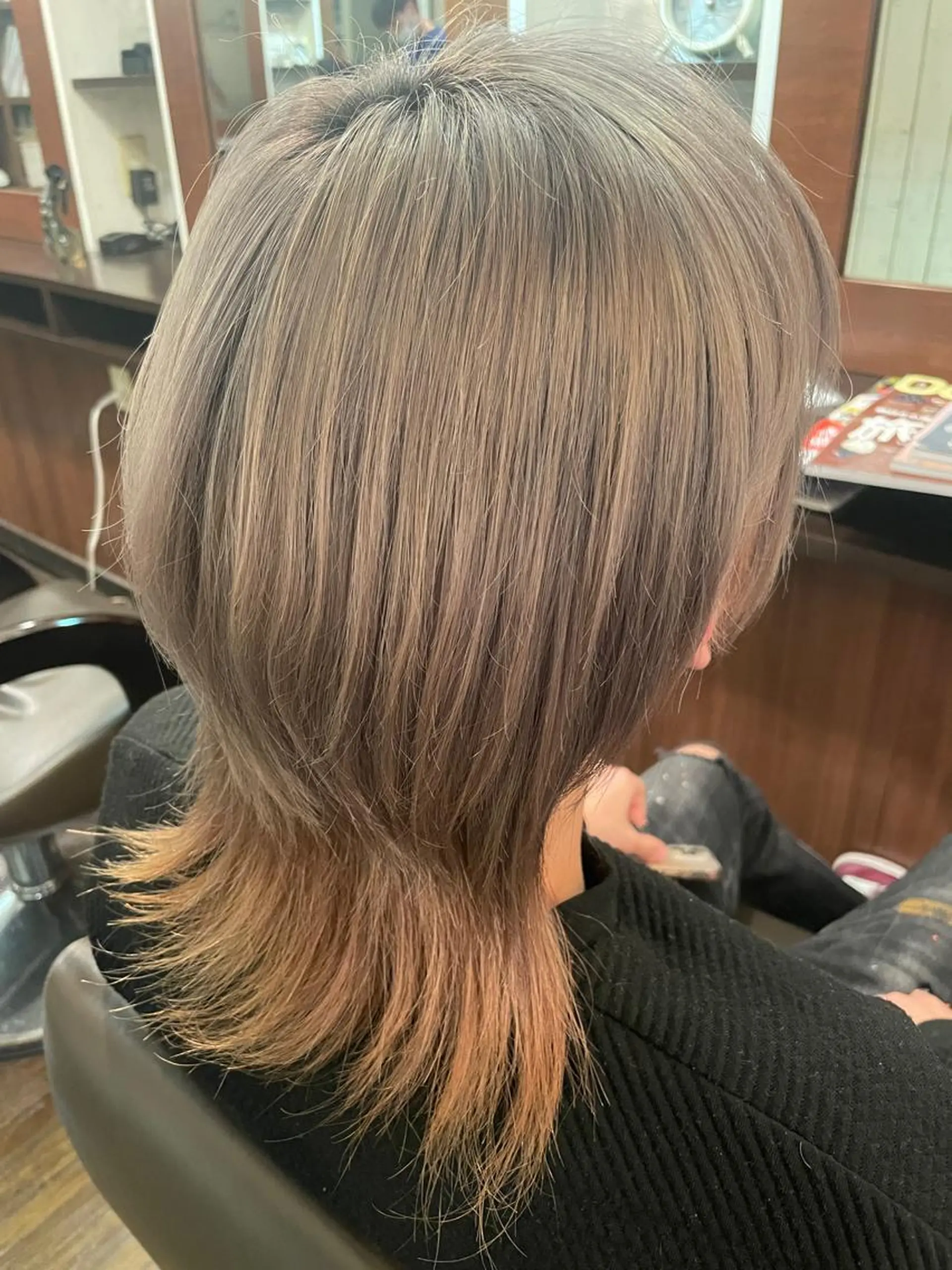 ミディアム ウルフカット 畠山 真由佳のヘアスタイル