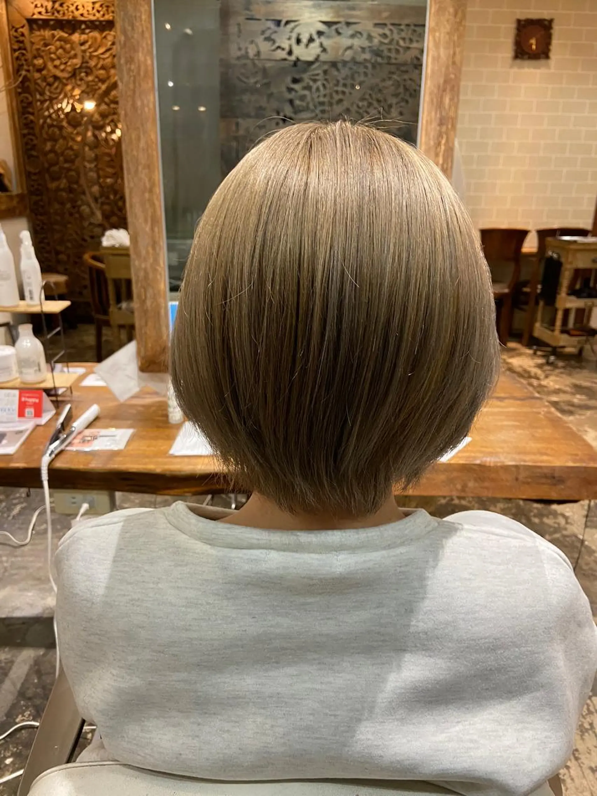 カラー ブリーチ 西田 莉緒のヘアスタイル