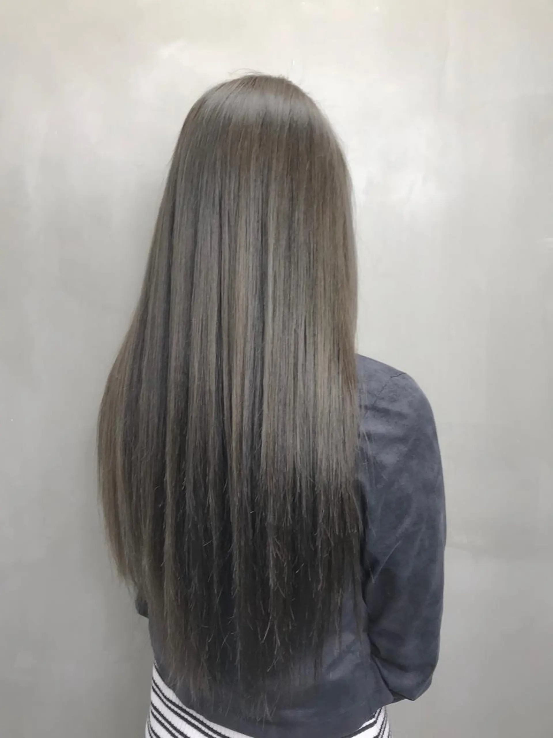 ロング カラー ブルーカラー シルバー SALOWIN神戸三宮East店所属・【透明感、艶髪】西村 有司のヘアスタイル