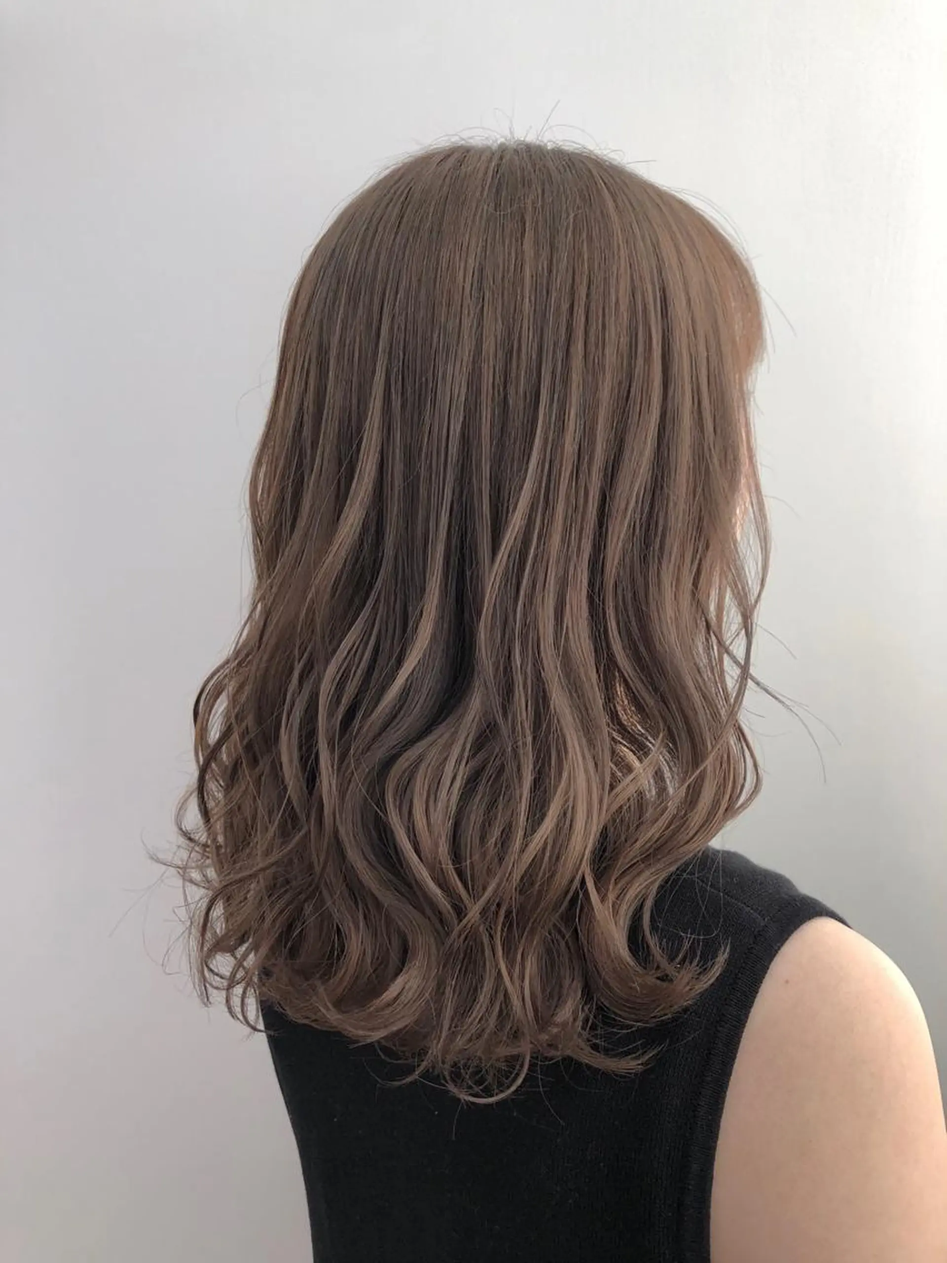 セミロング カラー ブリーチ ケアブリーチ 【透明感、艶髪】西村 有司のヘアスタイル