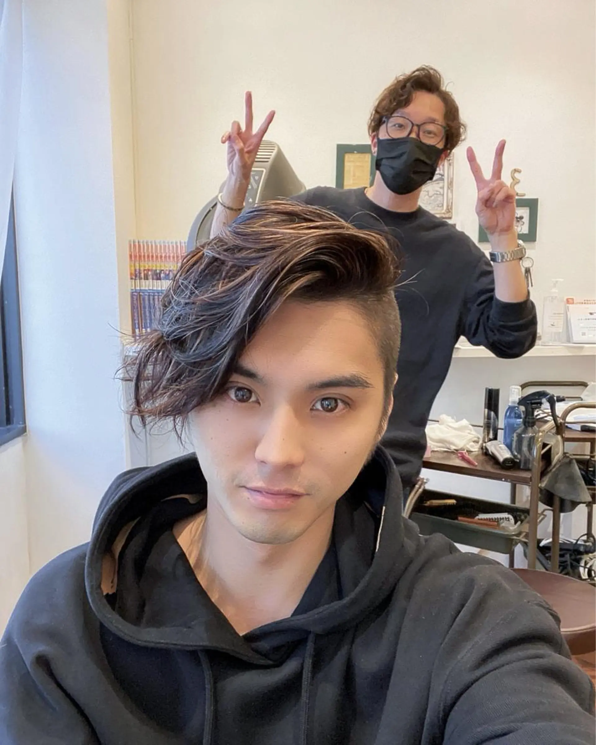 カラー メンズ メンズハイライト ハイライトカラー 【ツヤ髪カラー】本郷 星音のヘアスタイル