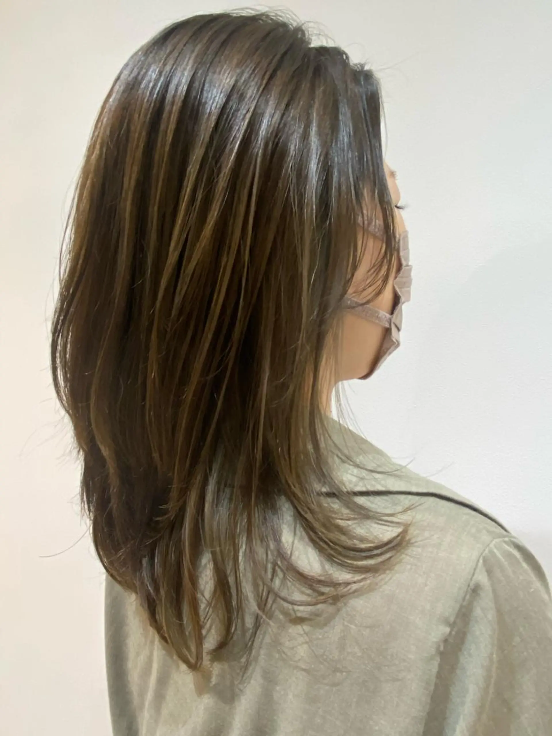 セミロング カラー セミロングパーマ バレイヤージュ ブリーチ ケアブリーチ デザインカラー カット ヘアカラー トリートメント ♡オシャ髪♡AI ✂️newi町田のヘアスタイル