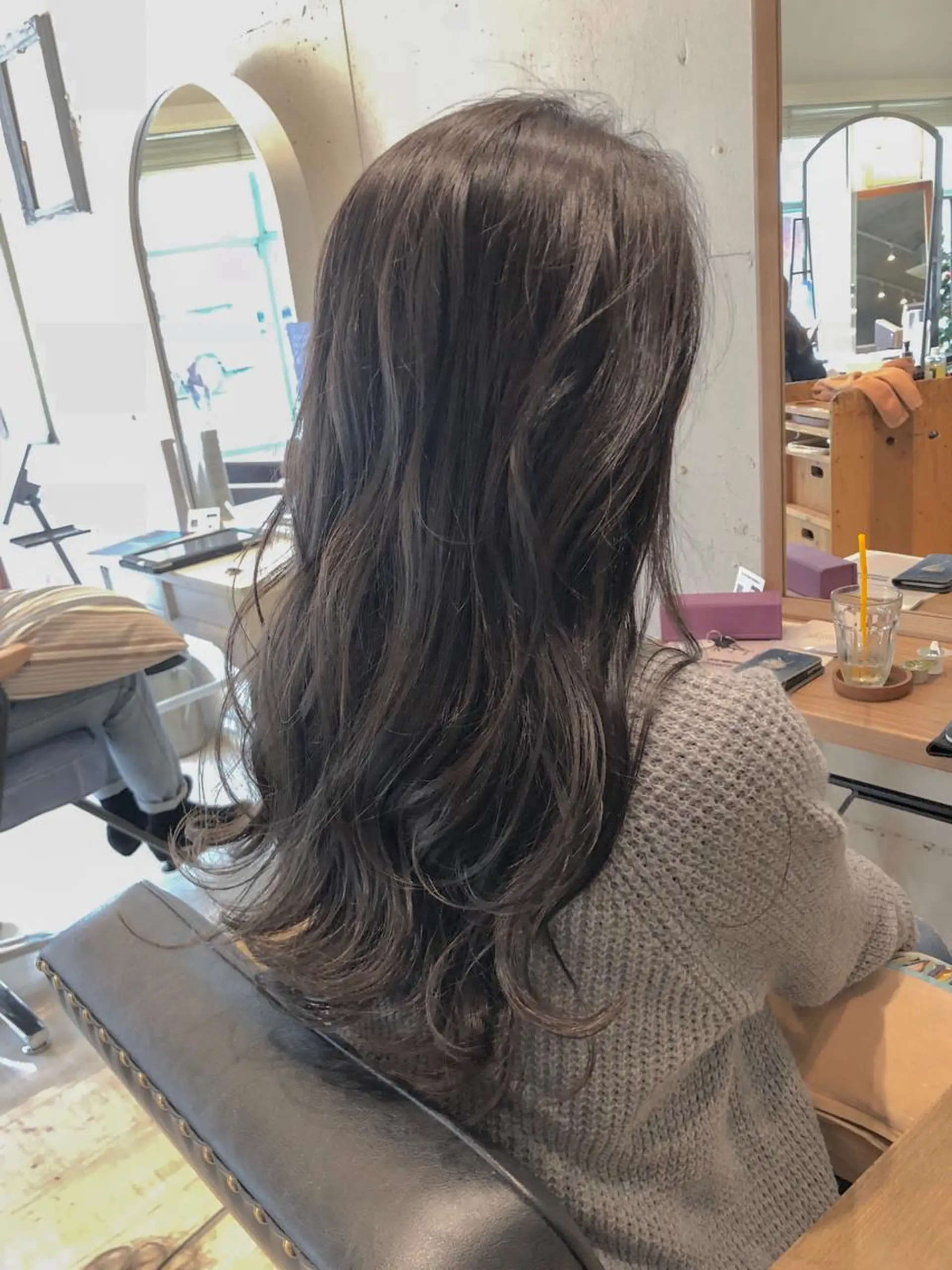 ロング カラー グレージュ ラベンダーカラー ひろせ かなのヘアスタイル