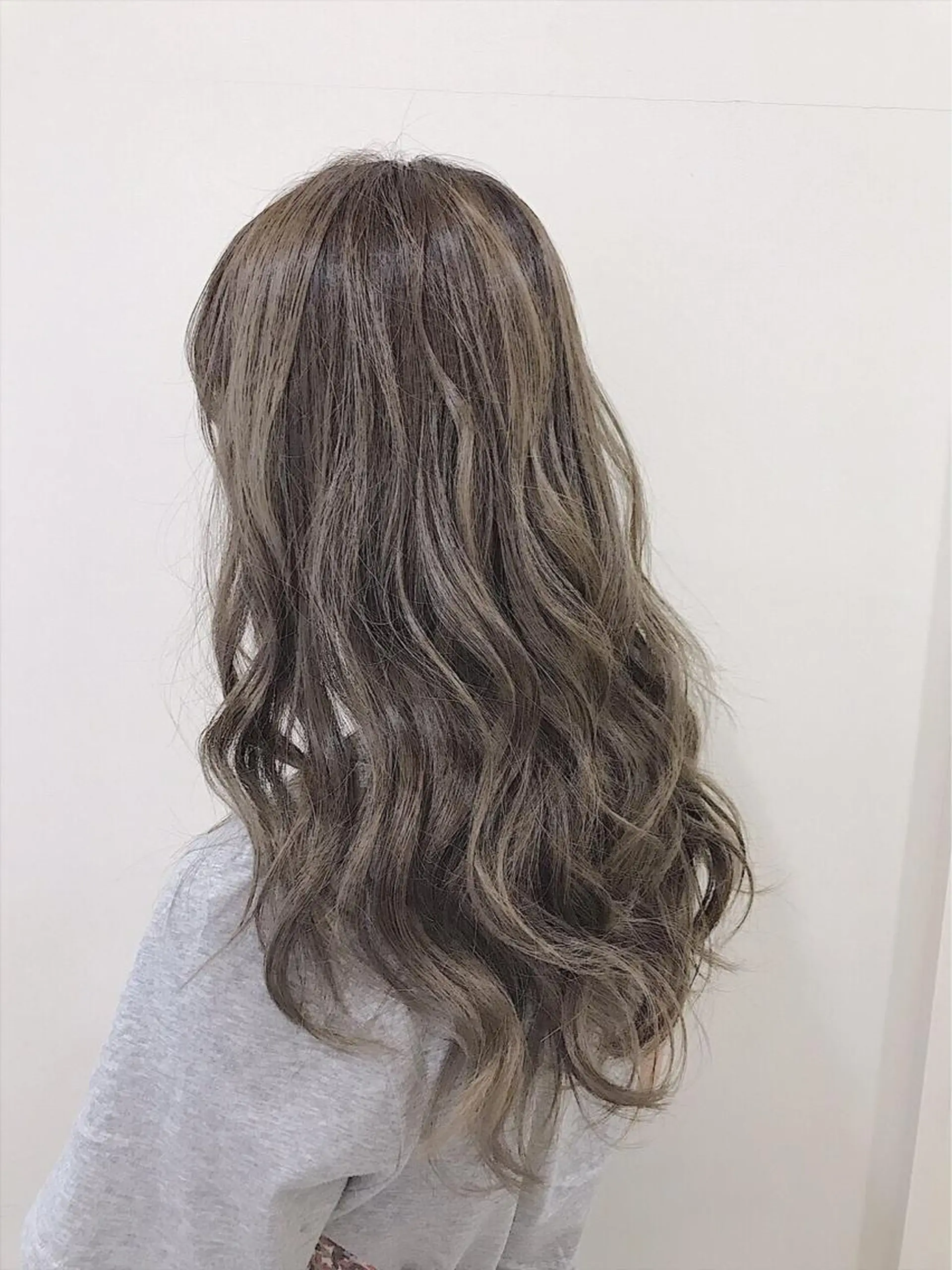 ロング カラー ハイライトカラー ハイトーンカラー ハイライト ヘアカラー トリートメント ぱつっとボブ/ 小野あかねのヘアスタイル