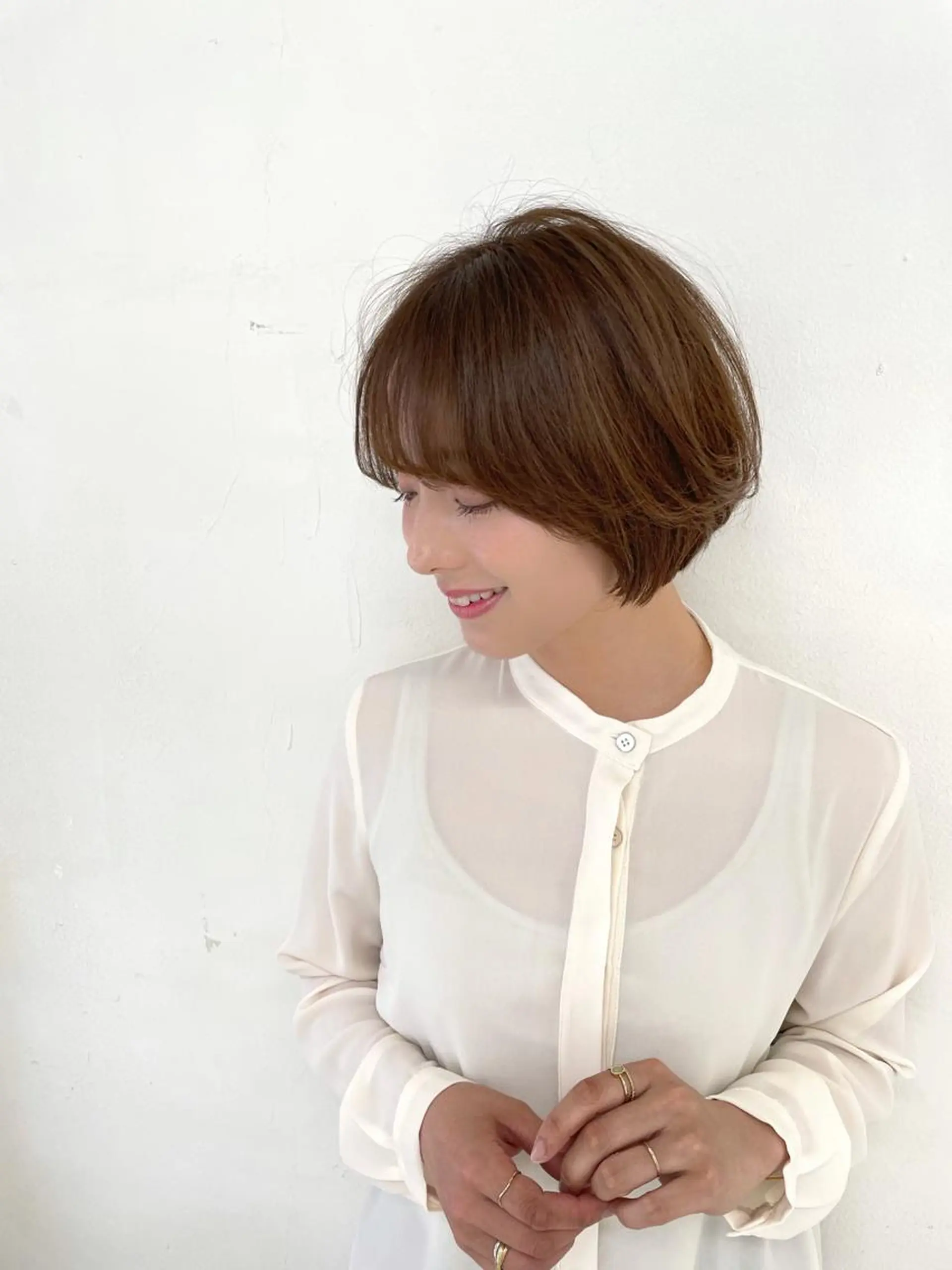 ショート esse大阪茶屋町店所属・レイヤーカット 新井田陽寿のヘアスタイル