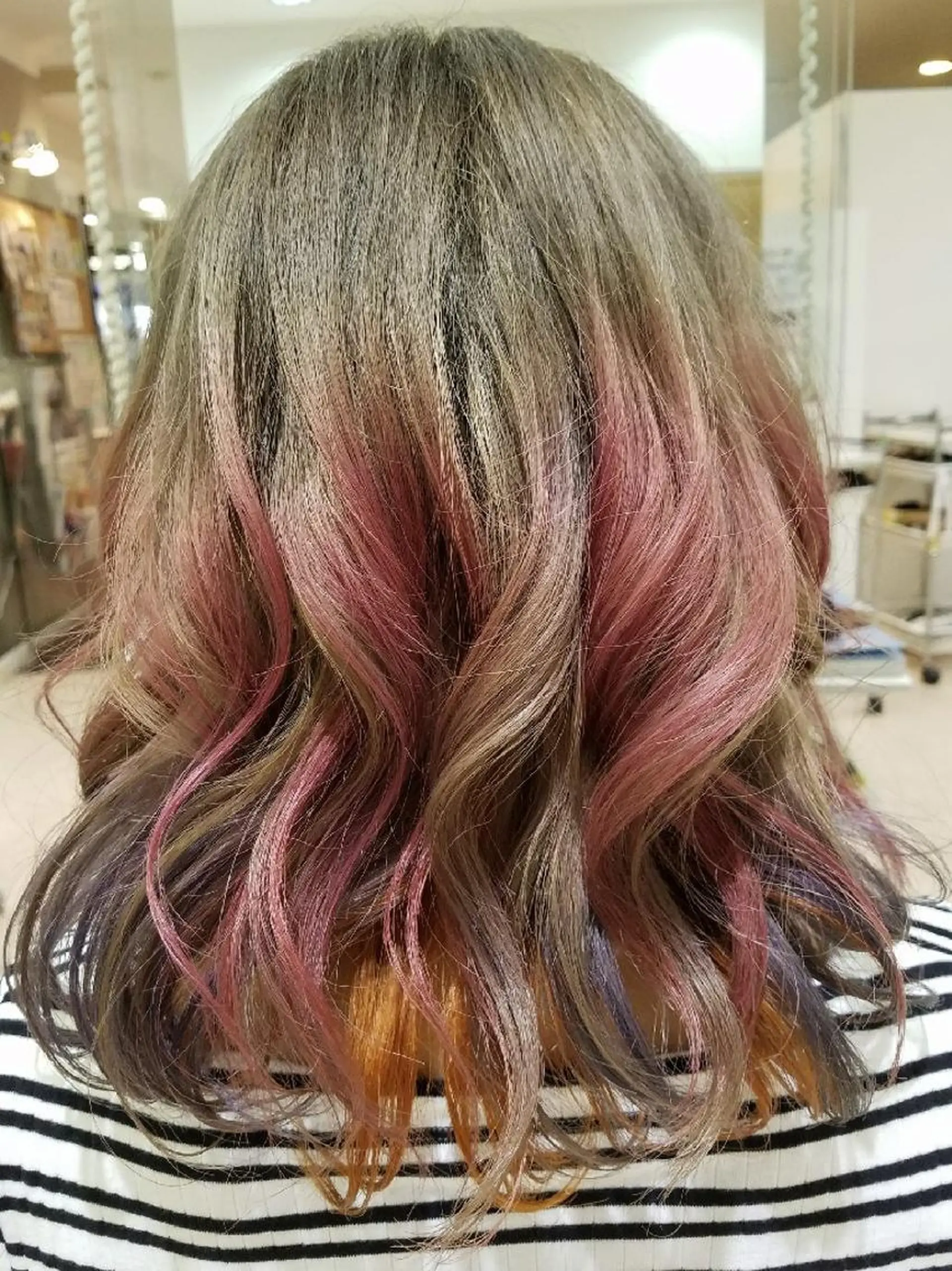 ミディアム カラー グラデーションカラー オレンジ ピンクカラー パープルカラー relish 所属・徳永 健のその他イメージ