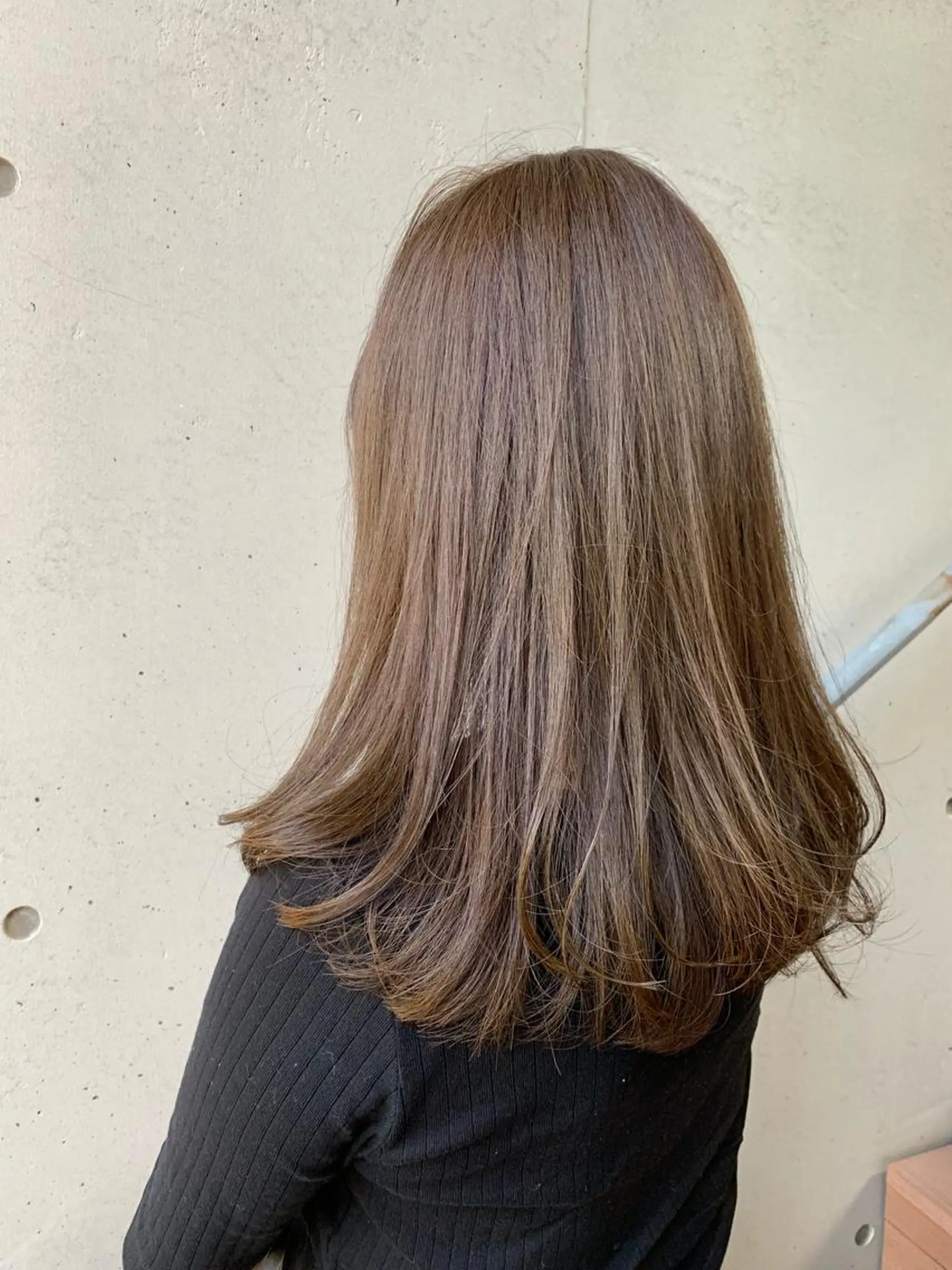 セミロング カラー 鈴木 まりやのヘアスタイル