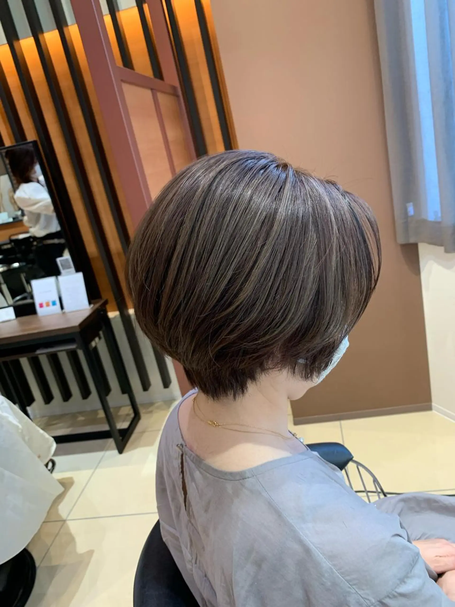 ショート カラー バレイヤージュ ブリーチ 透明感カラー ダブルカラー ハイライトカラー ヘアカラー Merly Osakaのヘアスタイル