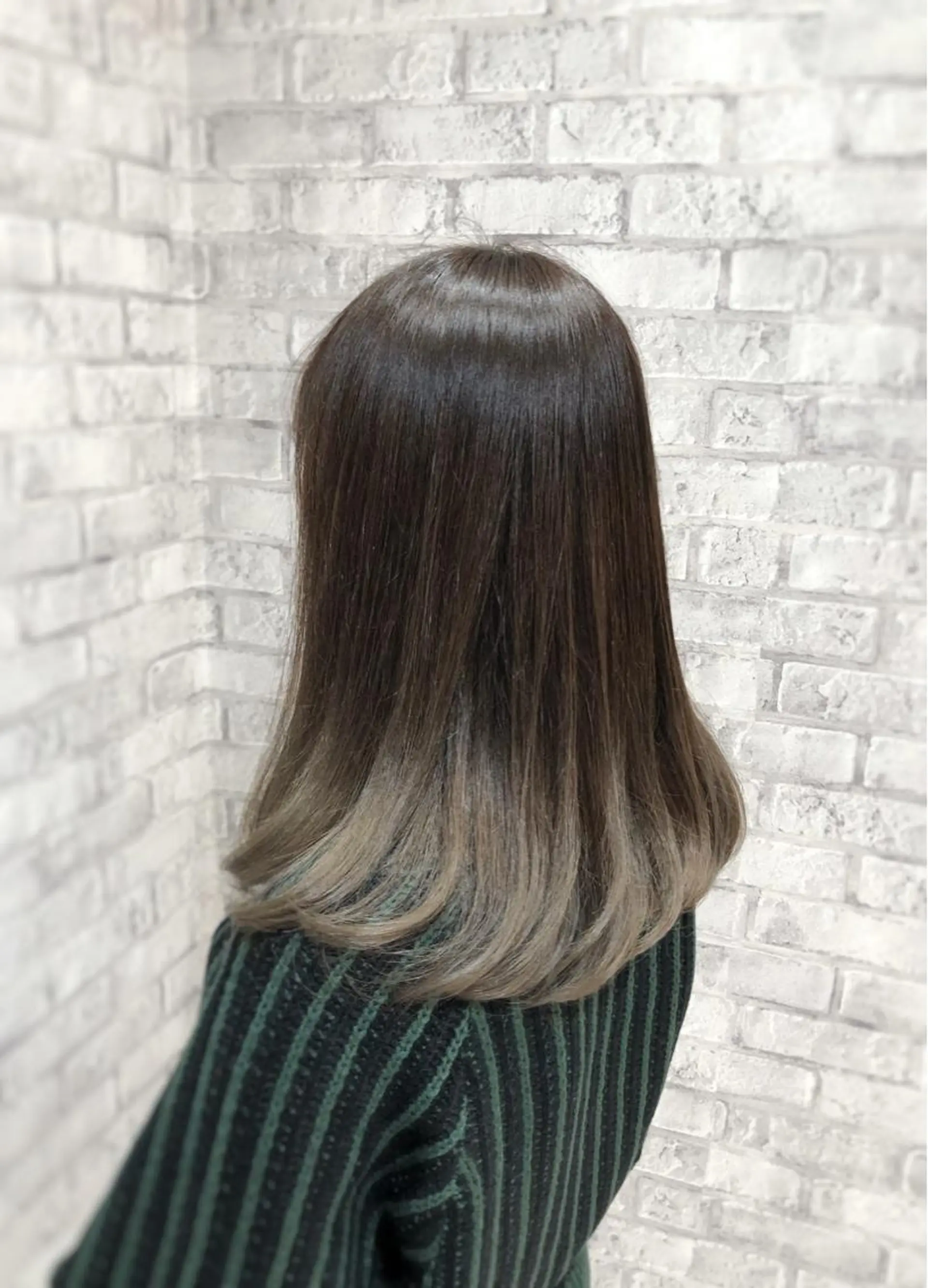 ミディアム カラー ヘアアレンジ グラデーションカラー グレージュ カット ヘアカラー トリートメント 秋山 幸太のヘアスタイル