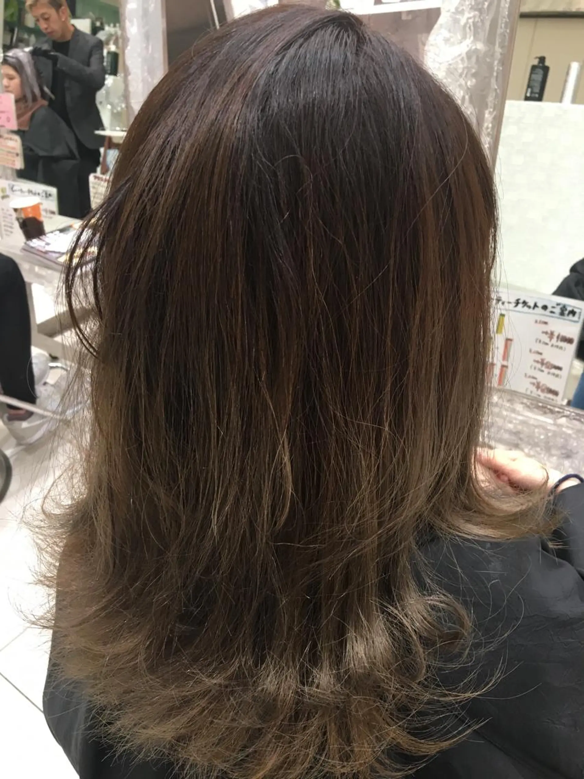 セミロング 似合う髪型が 分からない方へのヘアスタイル