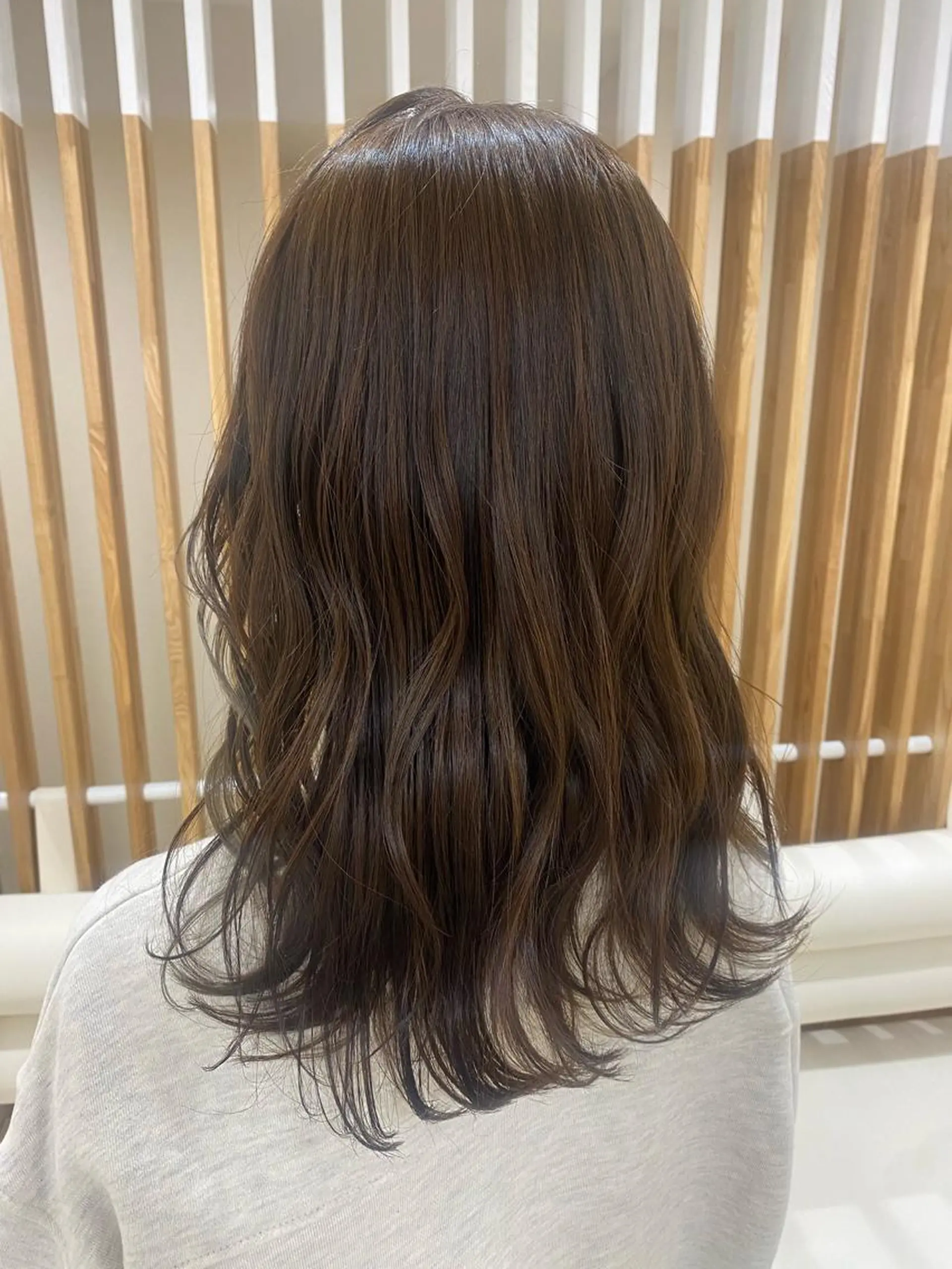 ミディアム mina .のヘアスタイル