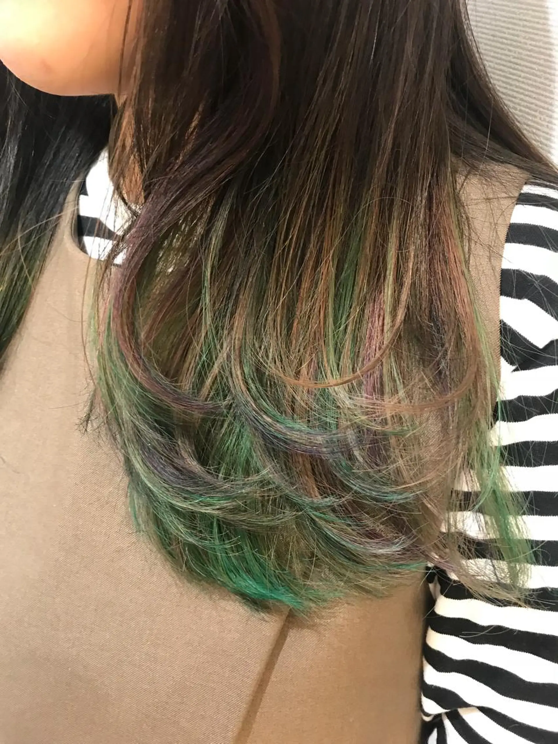 ロング カラー アッシュ ブリーチ グラデーションカラー パープルカラー 江崎 わか子のヘアスタイル