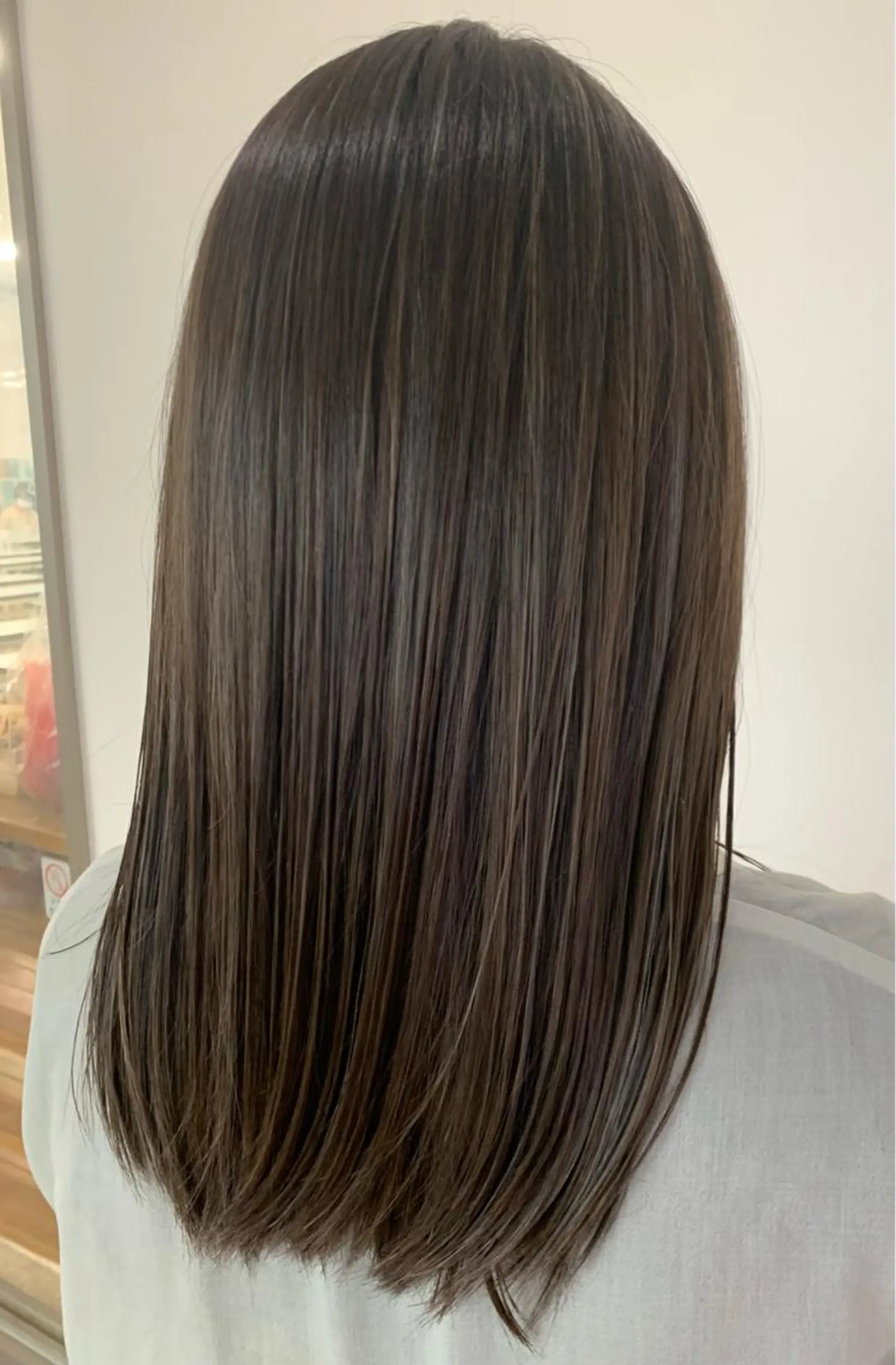 セミロング カラー アッシュ ハイライトカラー シルバー ハイライト 相澤 茉澄のマツエク・マツパデザイン