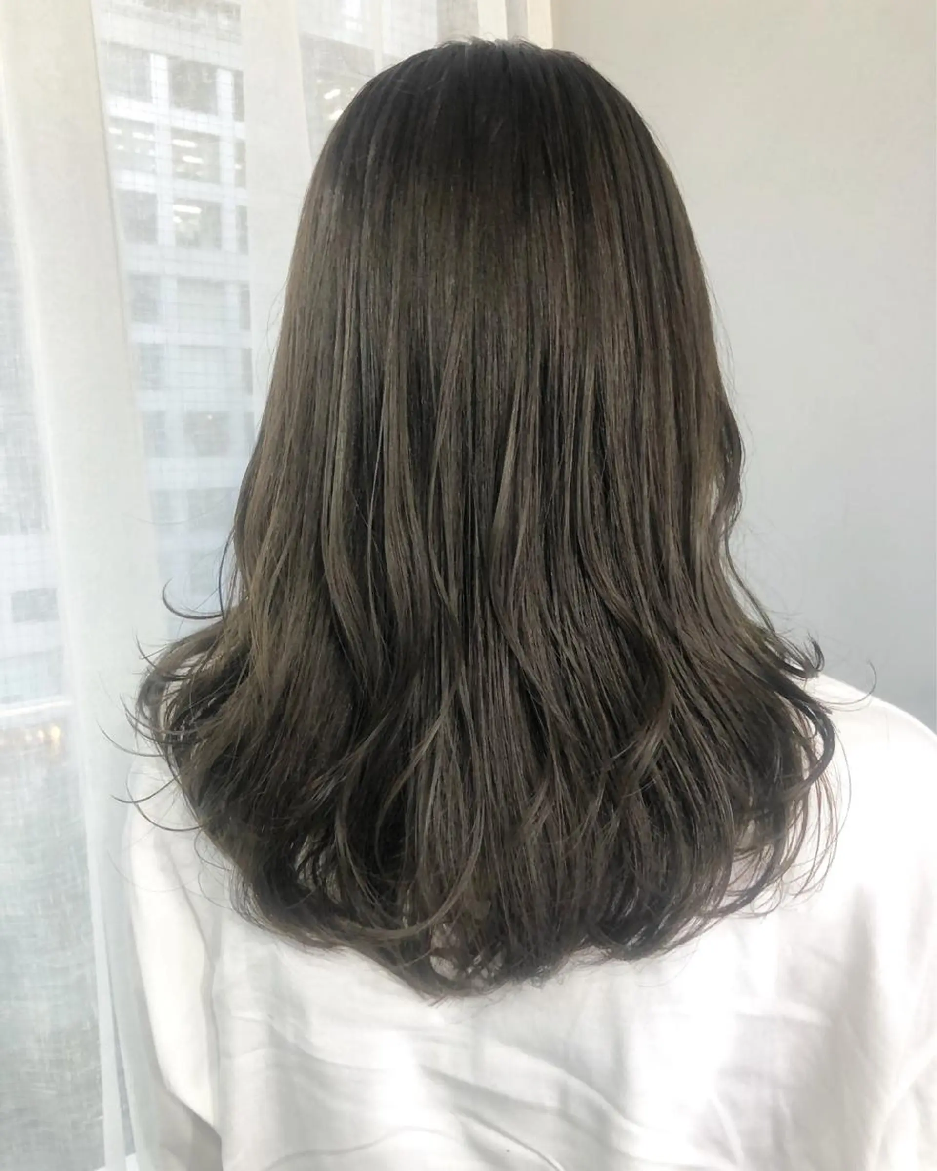 セミロング カラー ベージュカラー ブリーチ ダブルカラー ブリーチなしカラー オリーブベージュ 【表参道】Ruri デジタルパーマのヘアスタイル