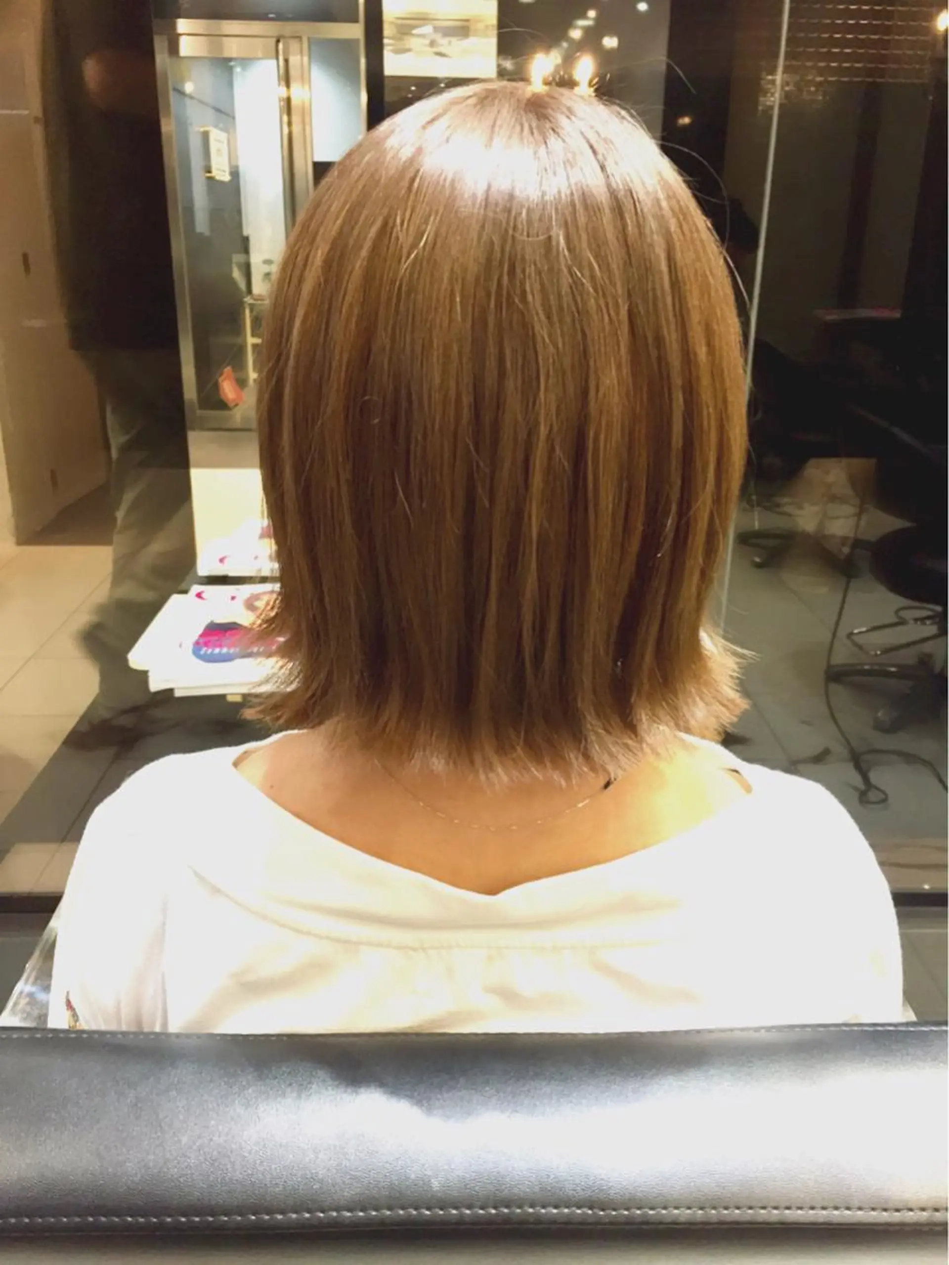 ショート カラー ベージュカラー ブリーチ ミルクティーベージュ カット ヘアカラー トリートメント natsu fujinoのヘアスタイル