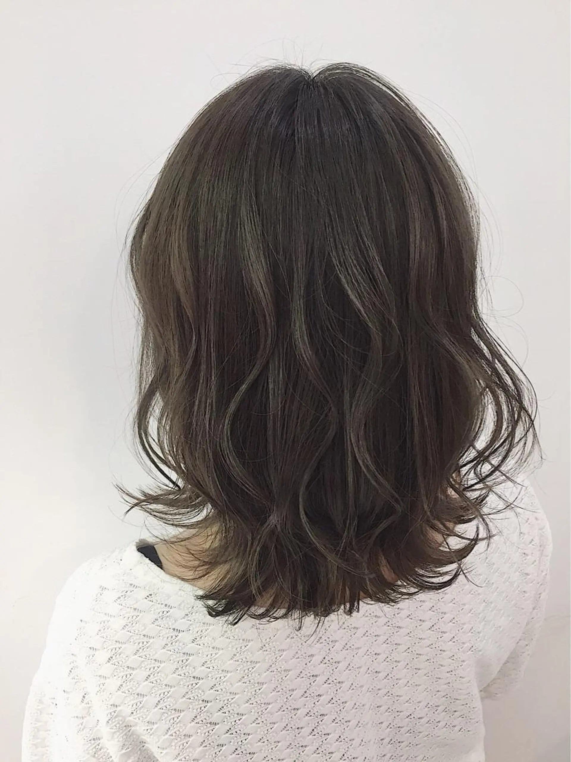 ミディアム カラー アッシュ 渡邊 唯のヘアスタイル