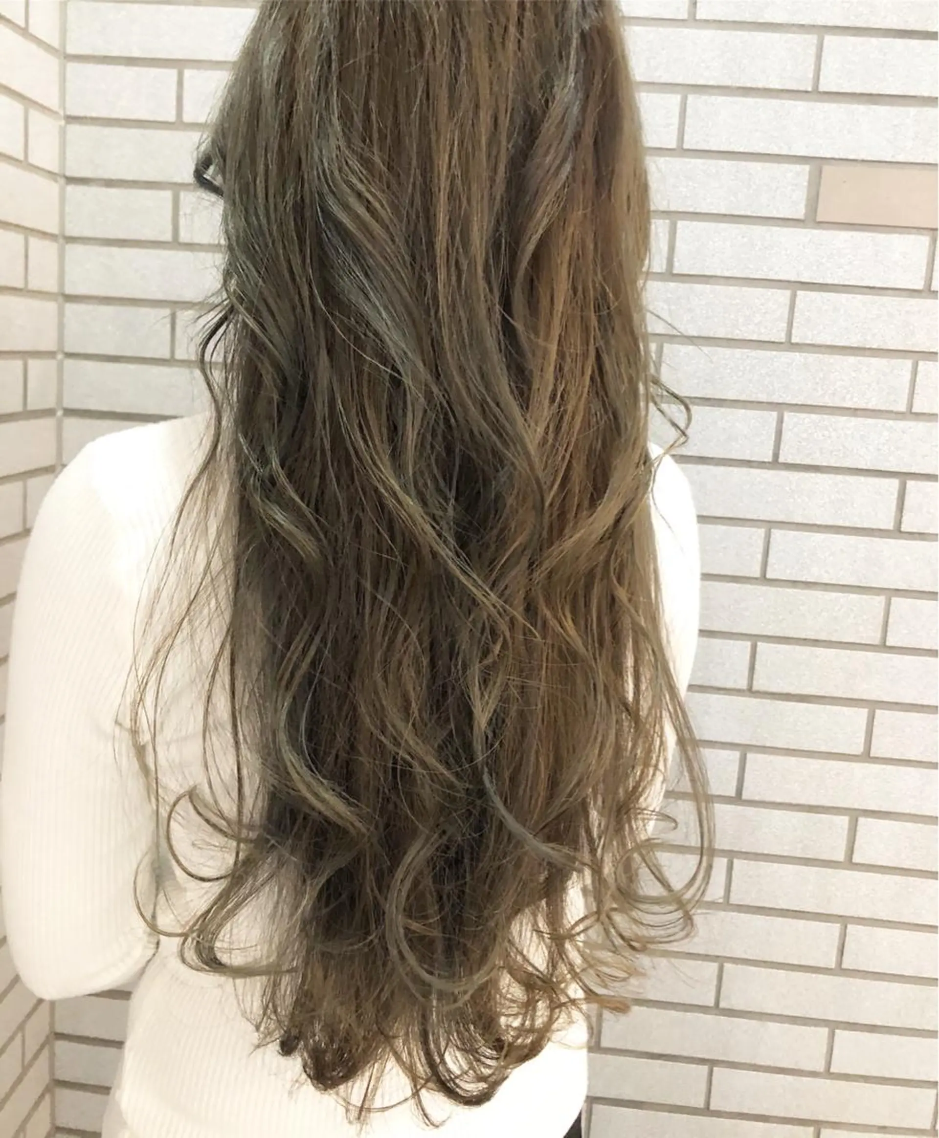 ロング カラー アディクシーカラー アッシュ ブリーチ ダブルカラー グレージュ 中村 よしひでのヘアスタイル