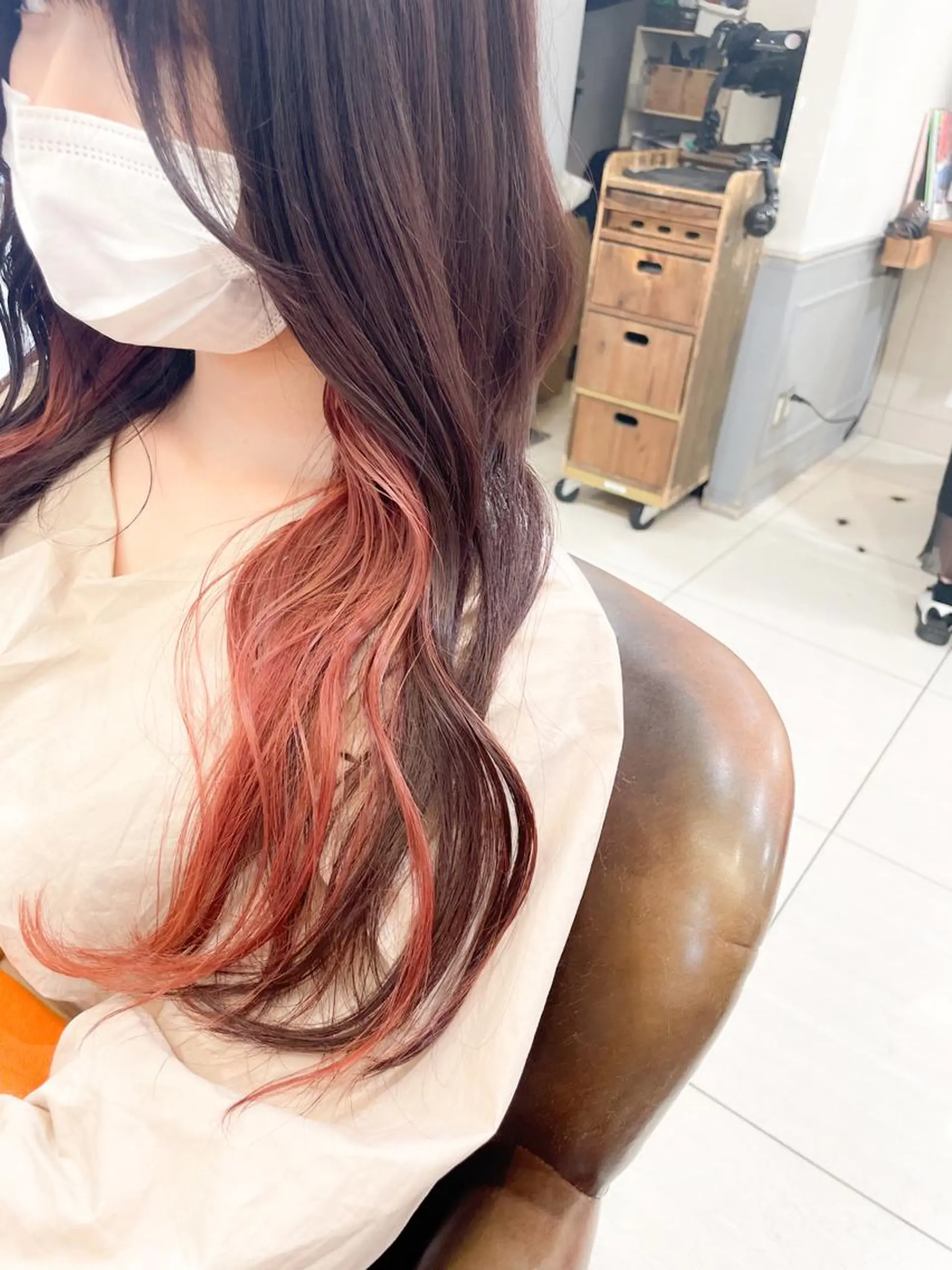 ロング カラー インナーカラー オレンジ ピンクカラー ヘアカラー ✨カラー支持No.1 🧸ワキ カナコ🧸のヘアスタイル