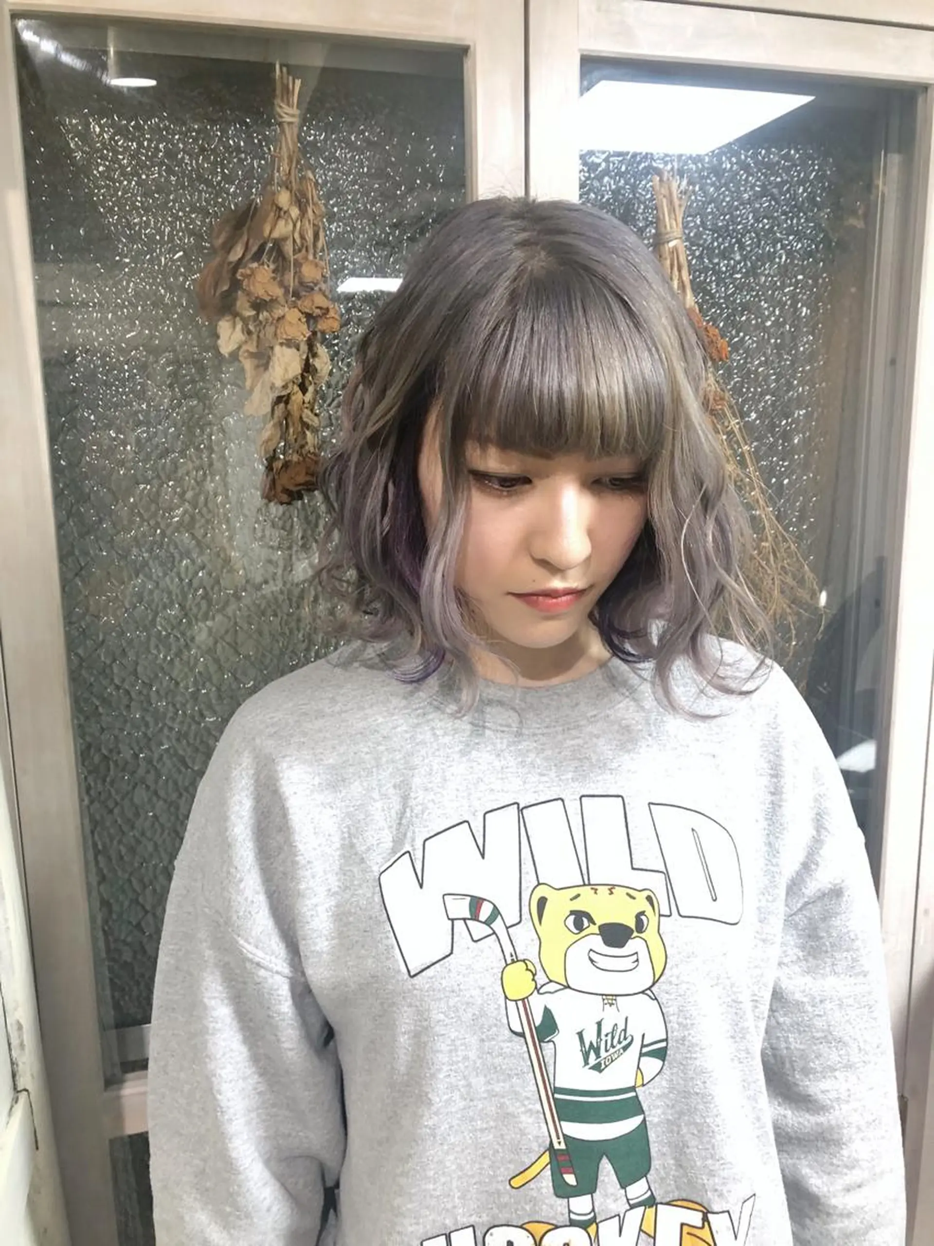 ショート カラー パーマ ヘアアレンジ 推し活専用 【派手髪】飯野ゆかりのヘアスタイル