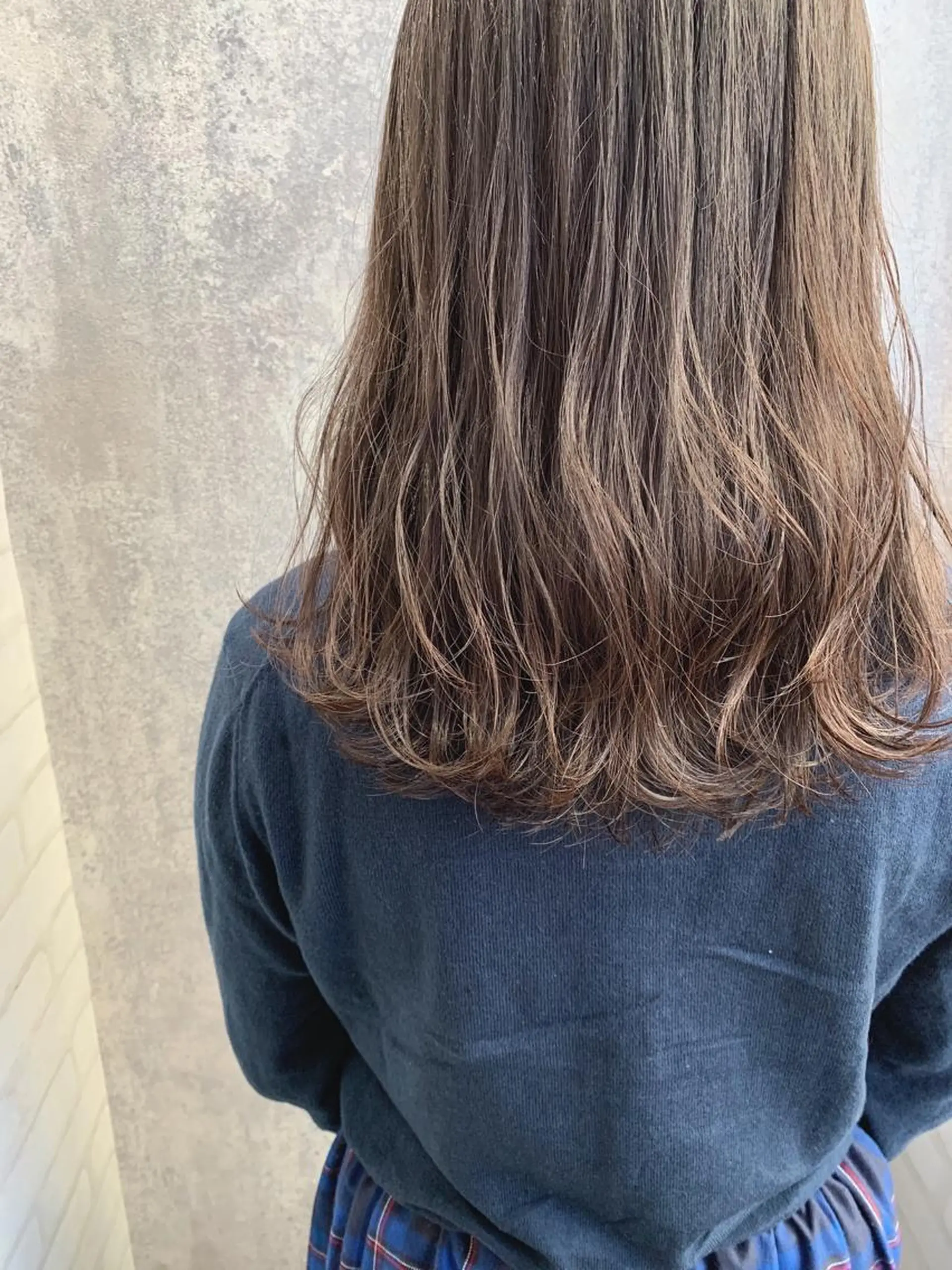 ミディアム カラー アッシュ バレイヤージュ デザインカラー グラデーションカラー グレージュ カット ヘアカラー トリートメント Zina福岡天神🪞 髪質改善🪞レイヤーのヘアスタイル